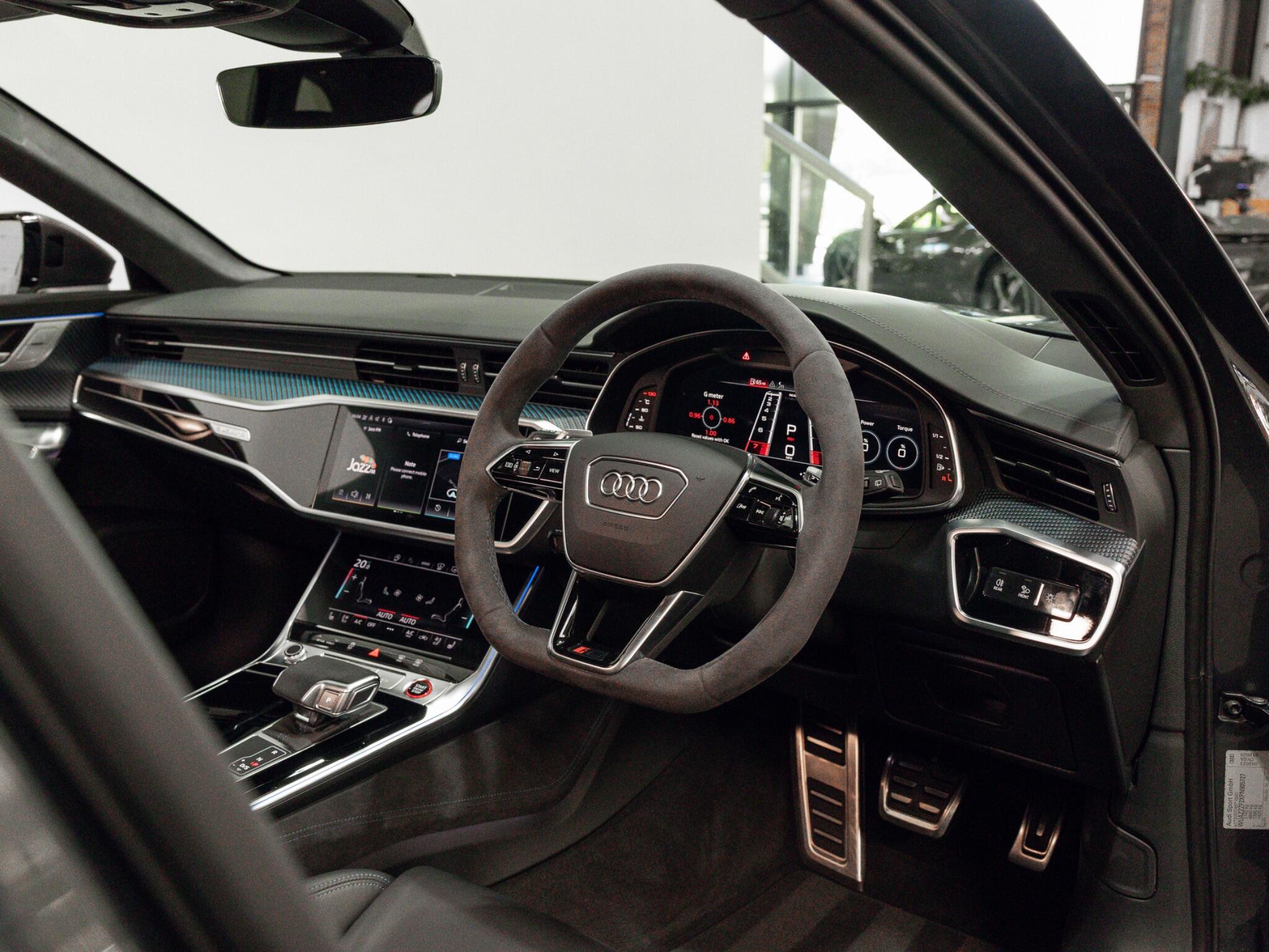 Audi RS6 Avant view 26