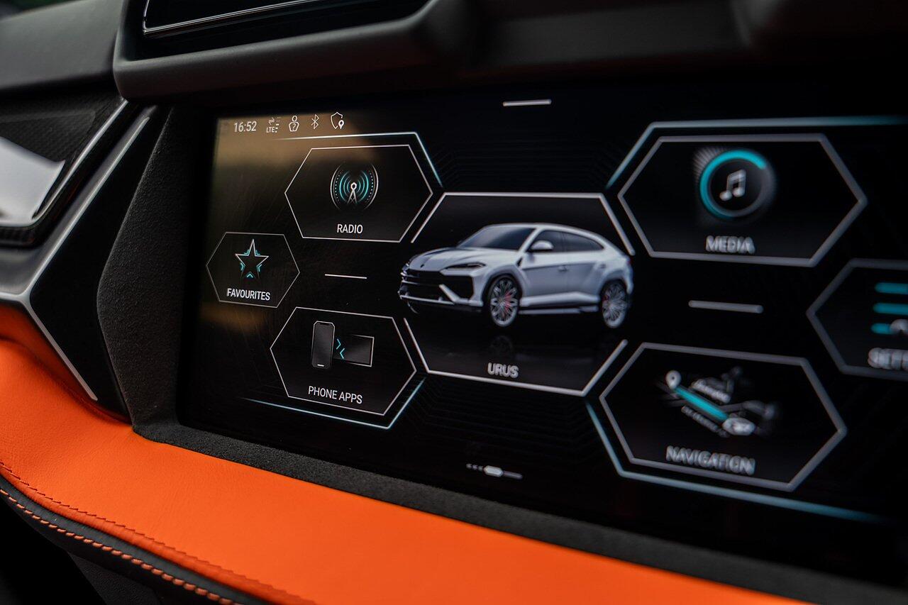 Lamborghini Urus view 88