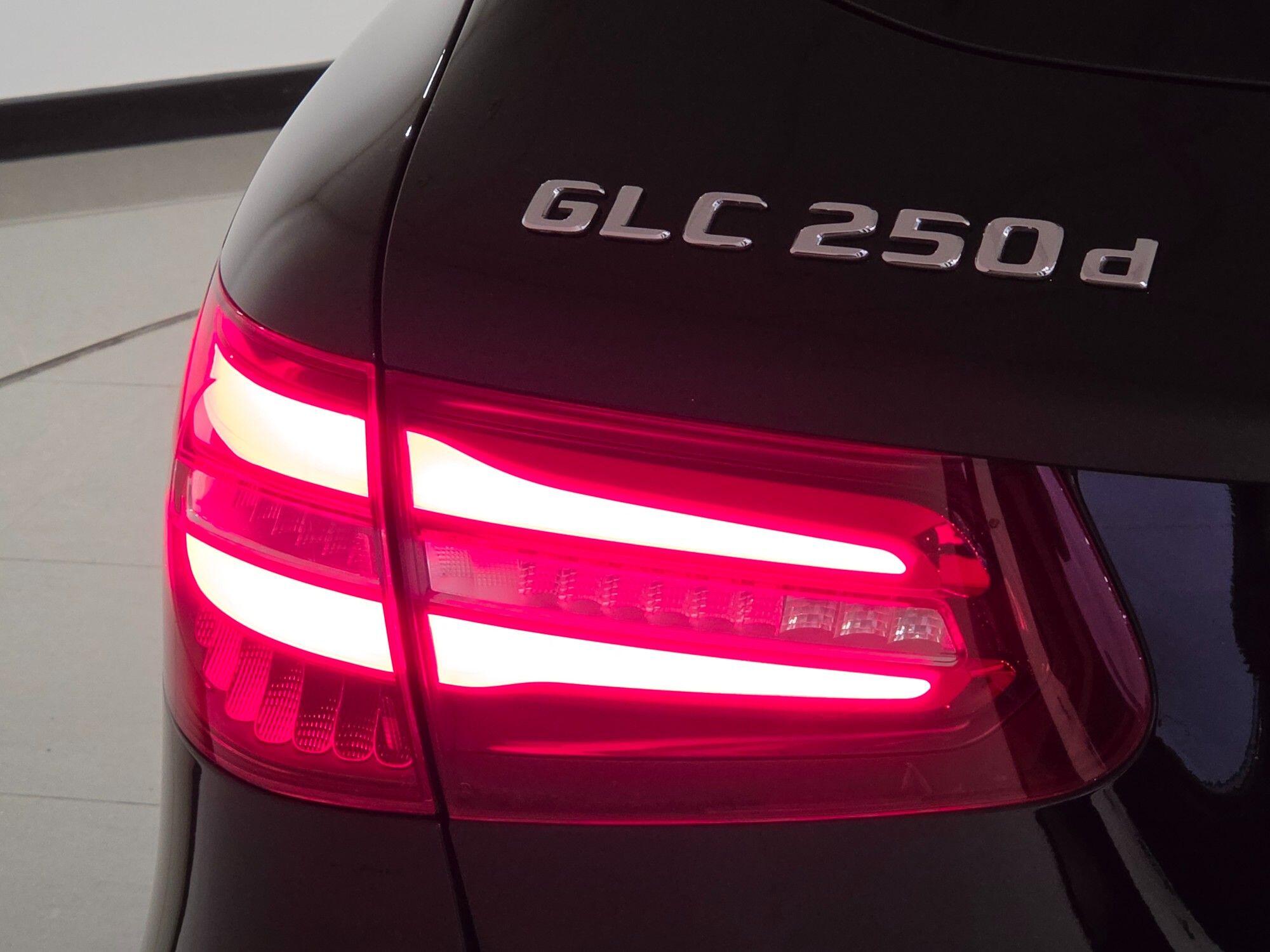 Mercedes-Benz GLC view 81