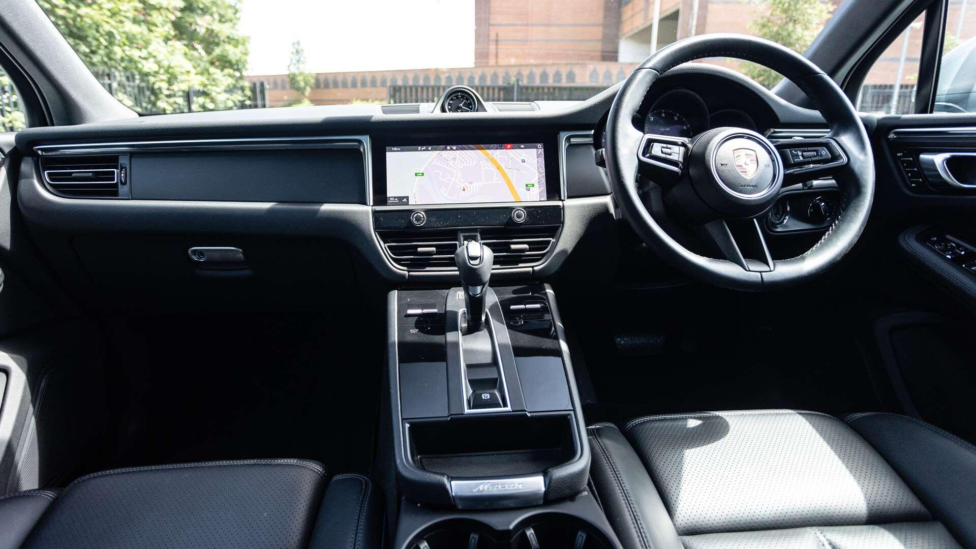Porsche Macan view 14