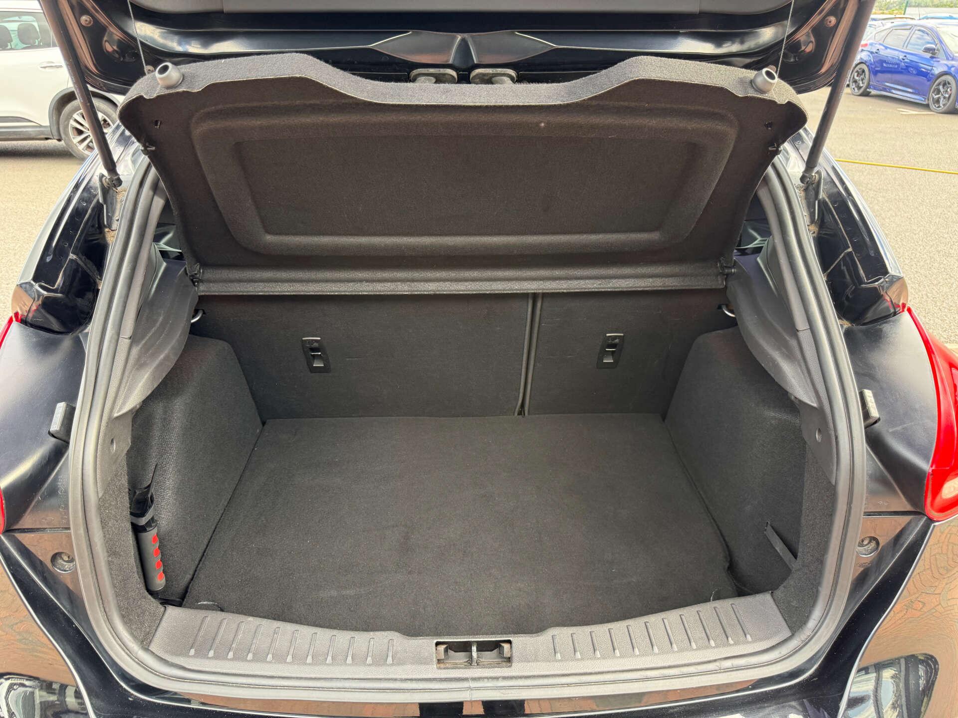 Ford Focus view 28