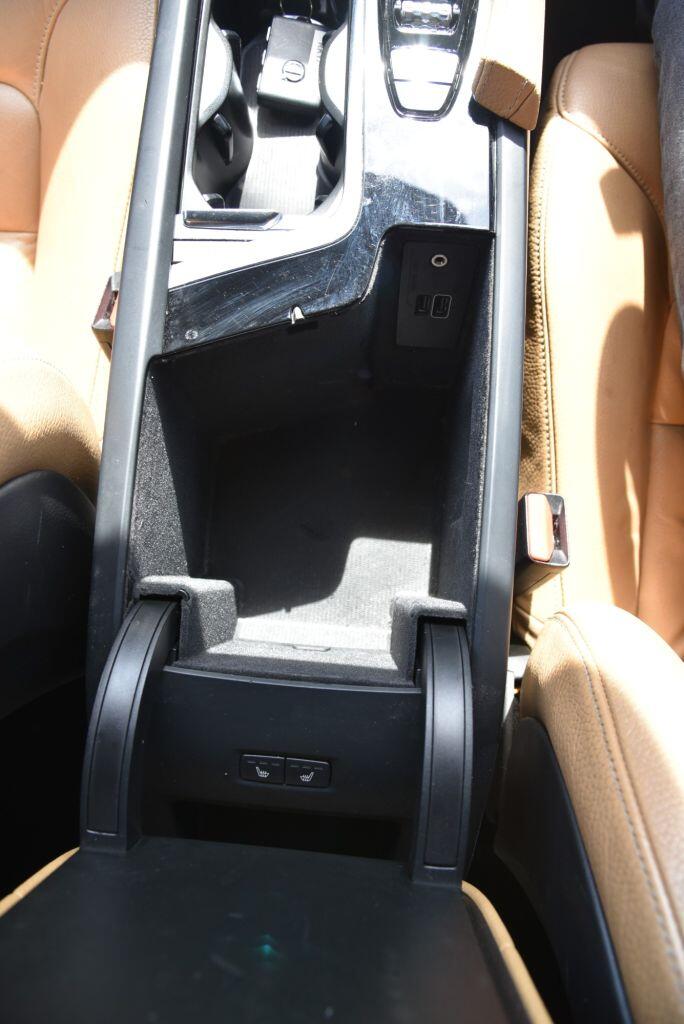 Volvo XC90 view 37