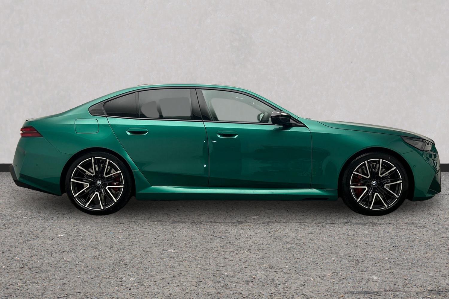 BMW M5 view 3