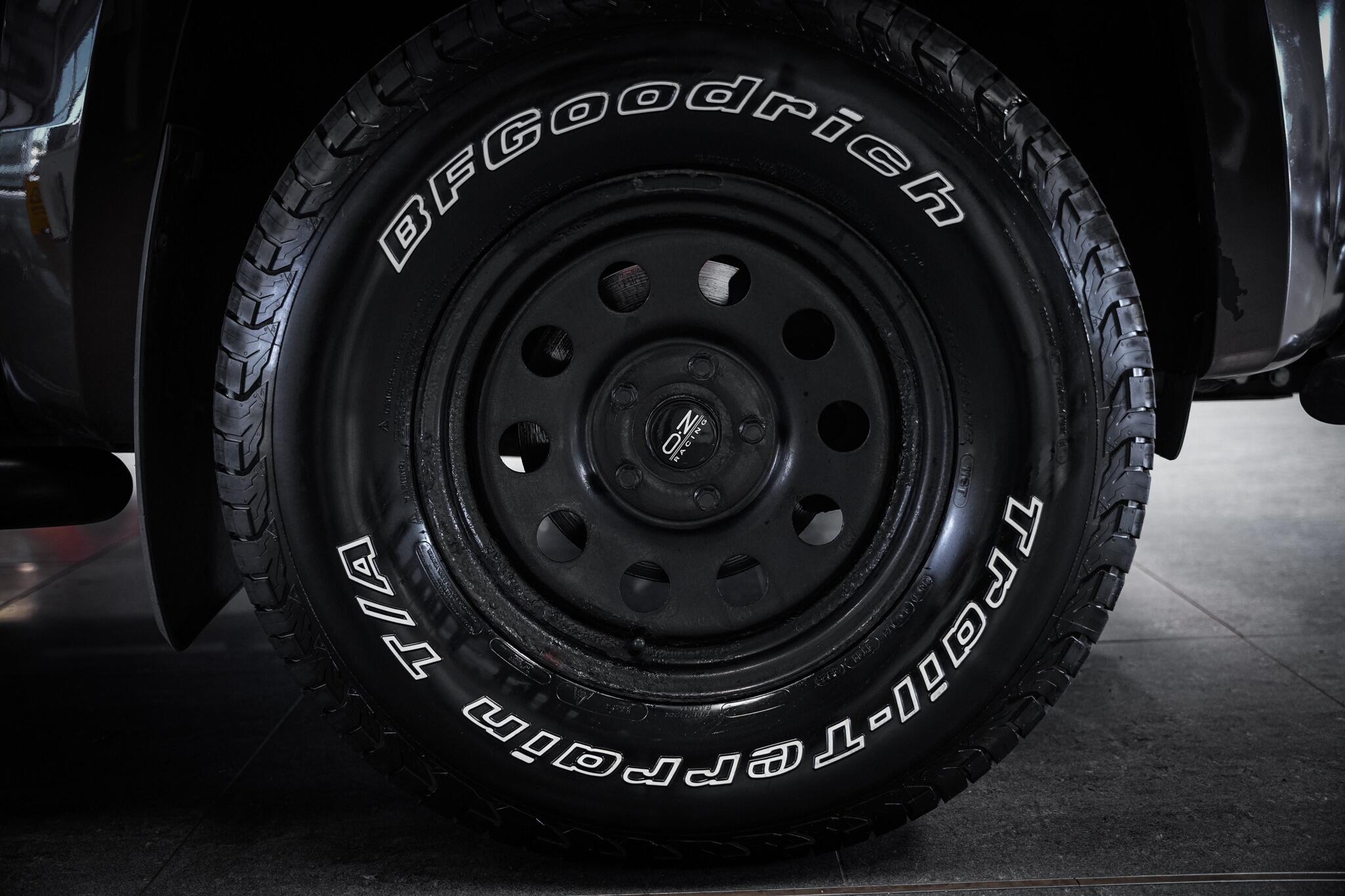 Volkswagen Amarok view 26