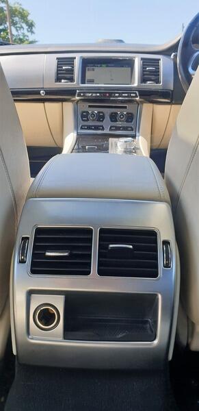 2014 Jaguar XF image 22