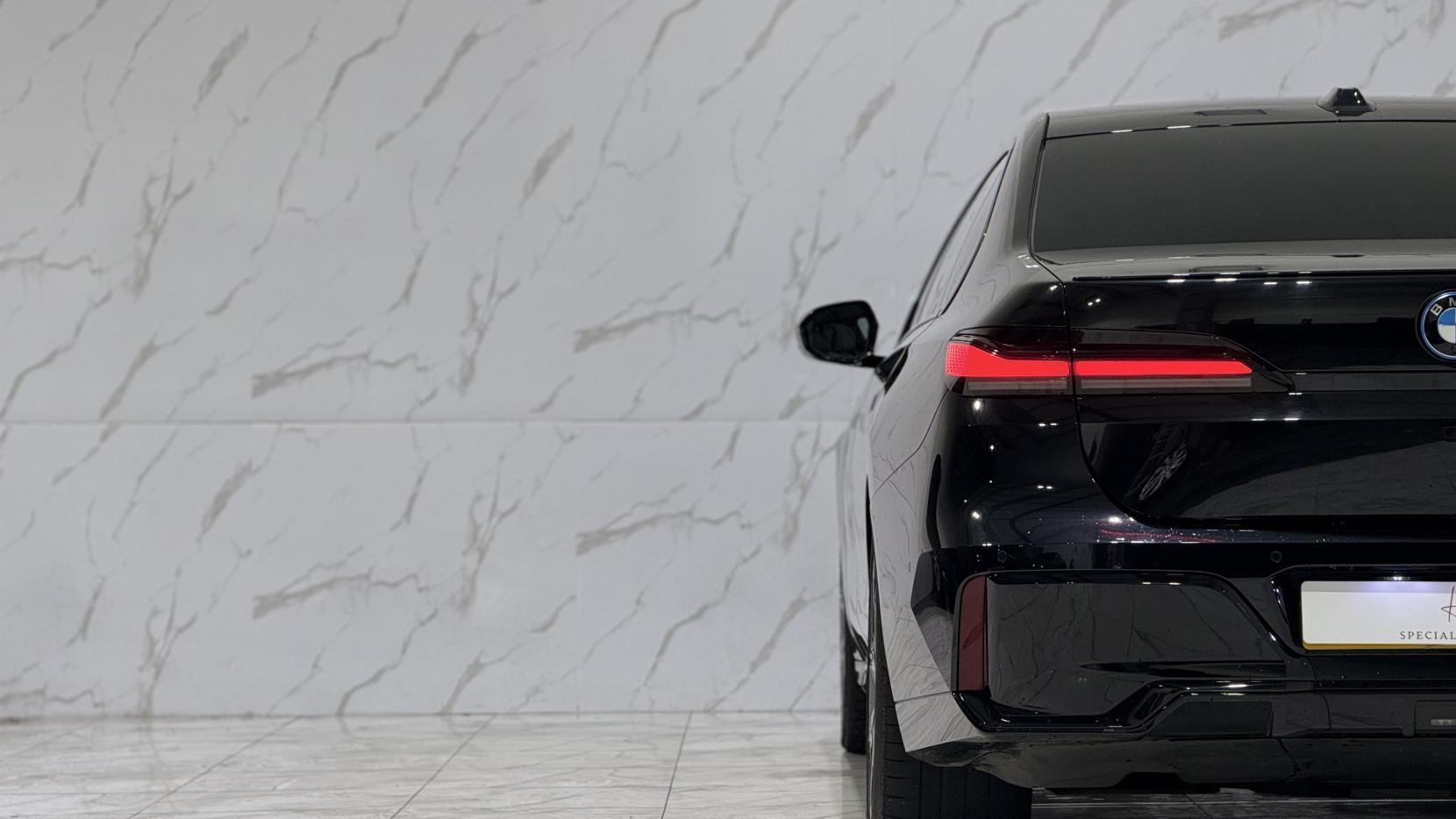 BMW i7 view 60