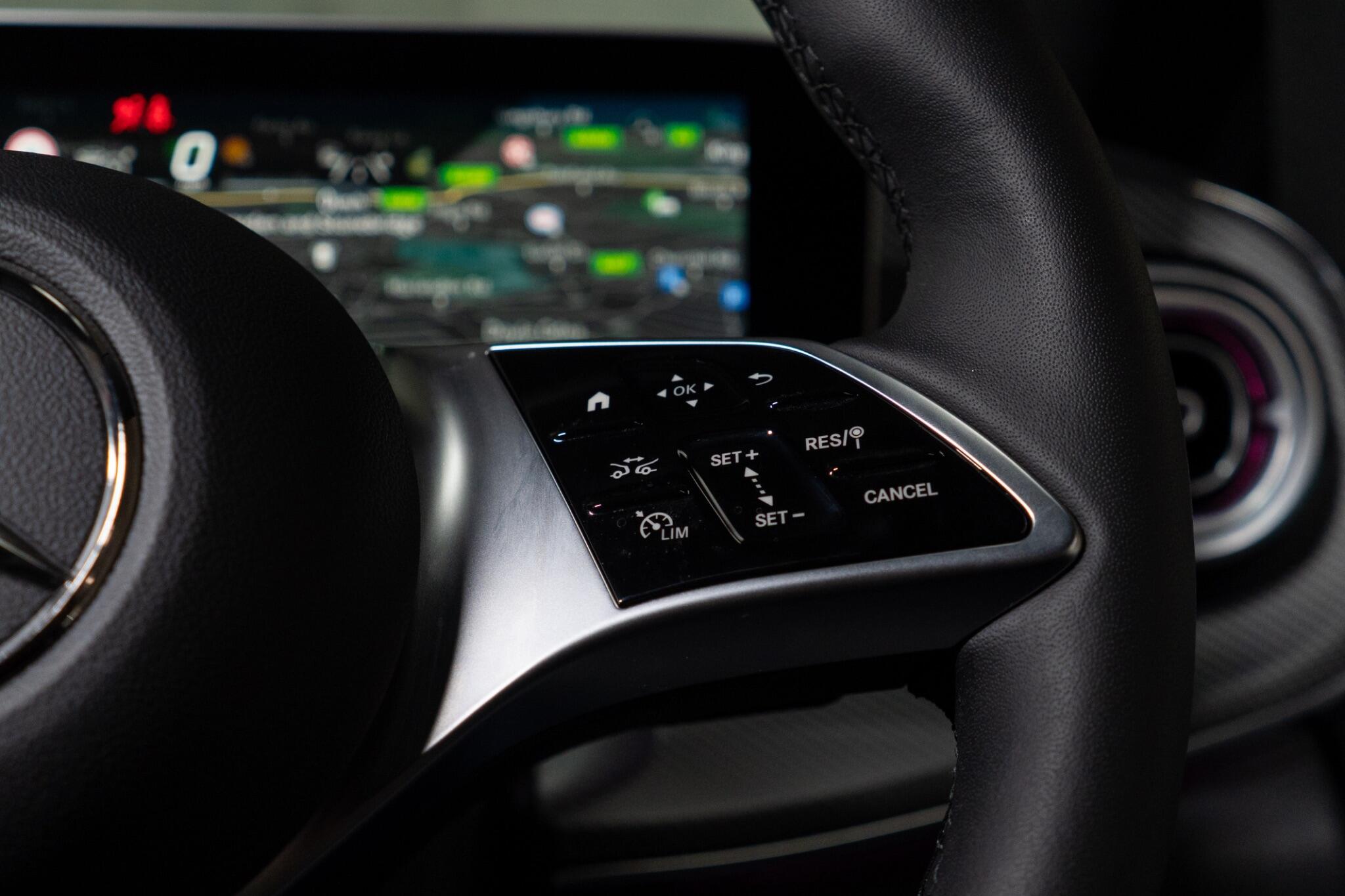 Mercedes-Benz V-Class view 19