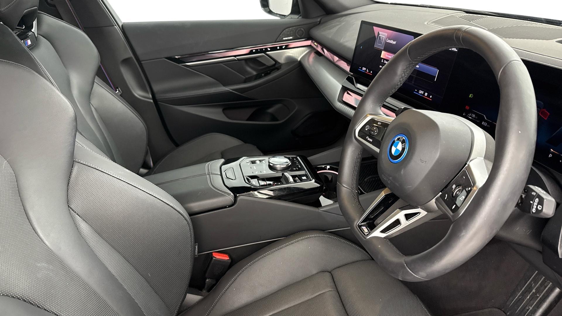 BMW 5 Series view 6