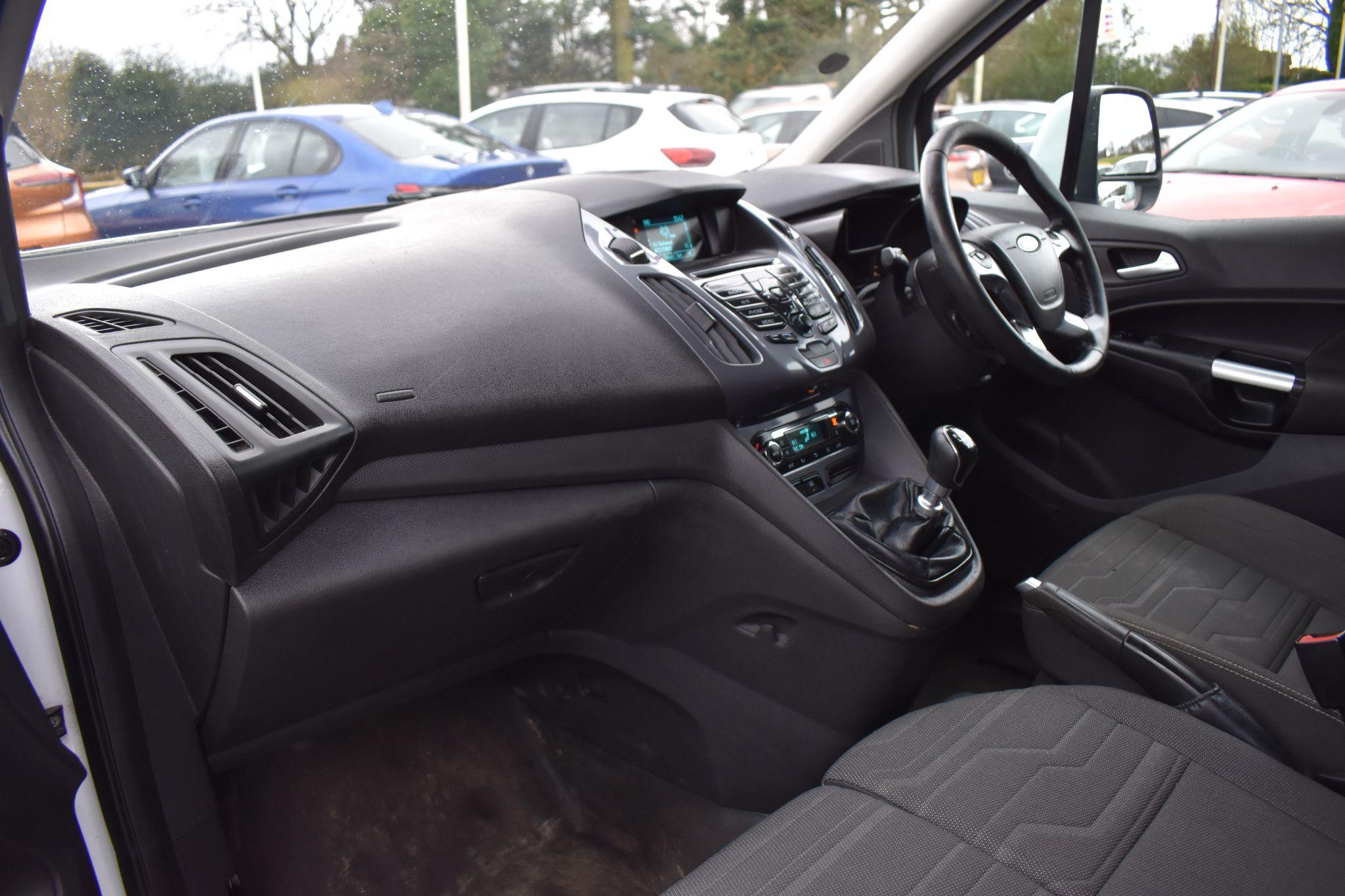 Transit Connect - 1.6 TDCi 200 Limited L1 H1 5dr - Image 14