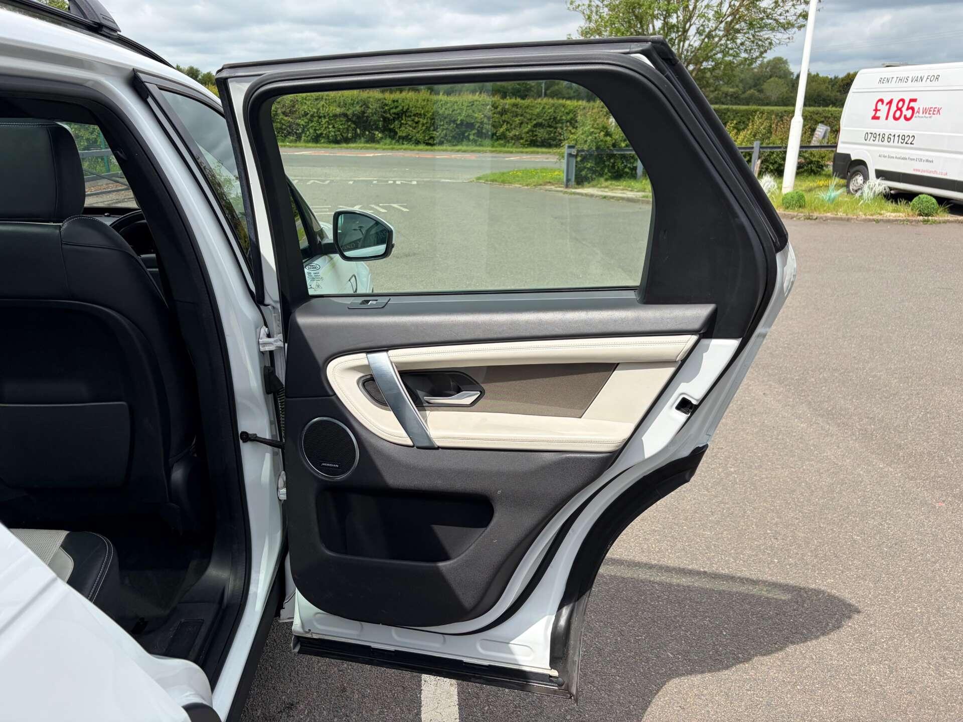 Land Rover Discovery Sport view 30