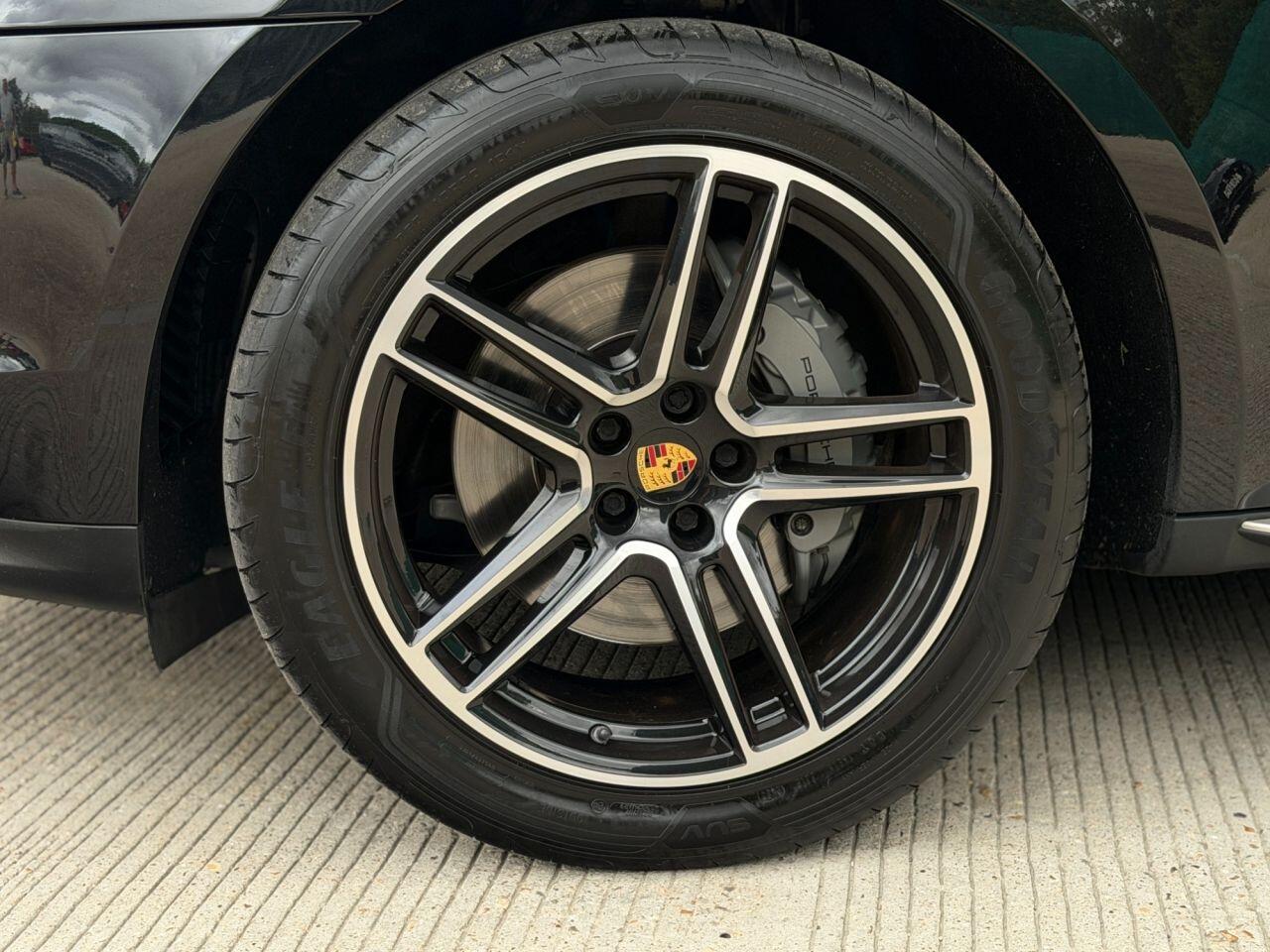 Porsche Macan view 8