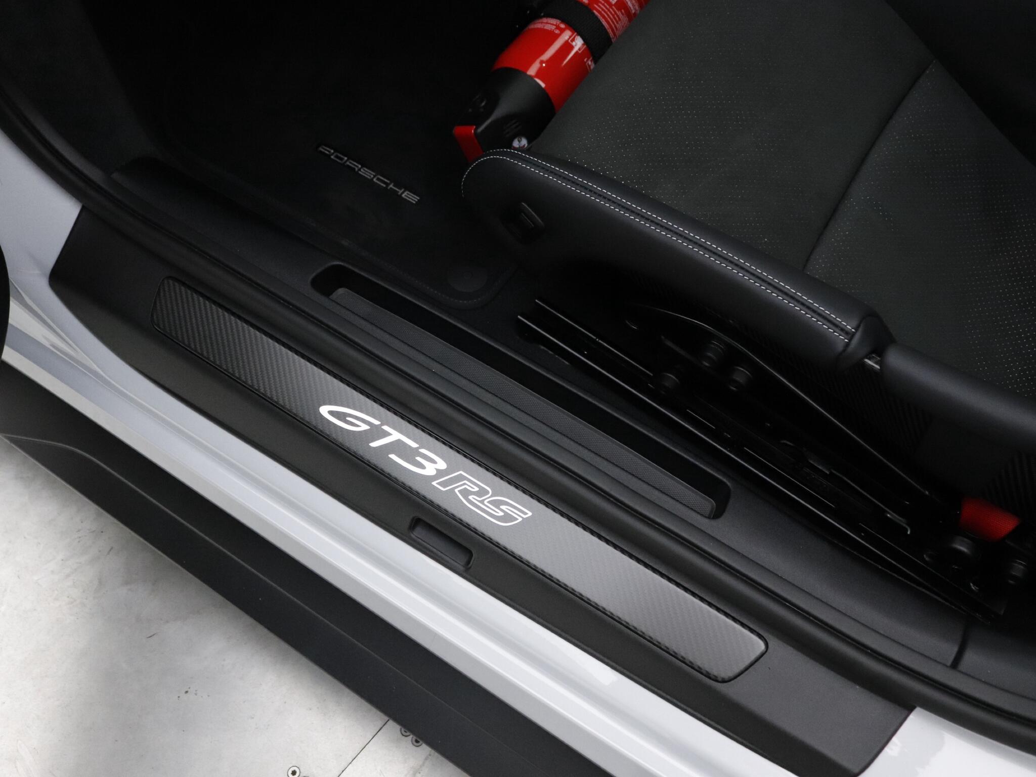 Porsche 911 view 27