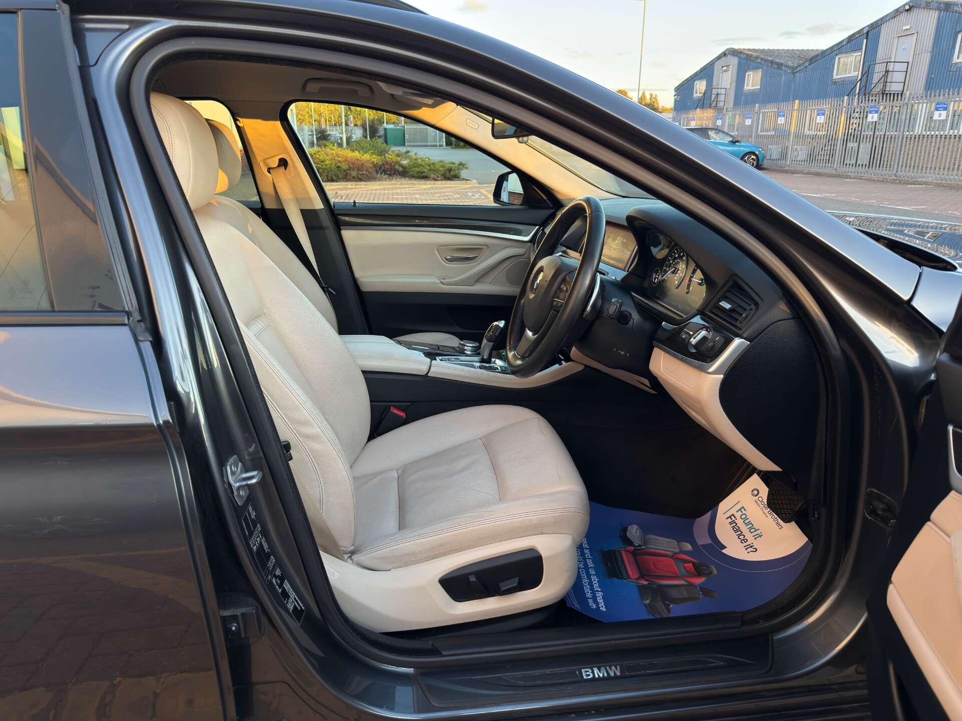 BMW 5 Series view 27