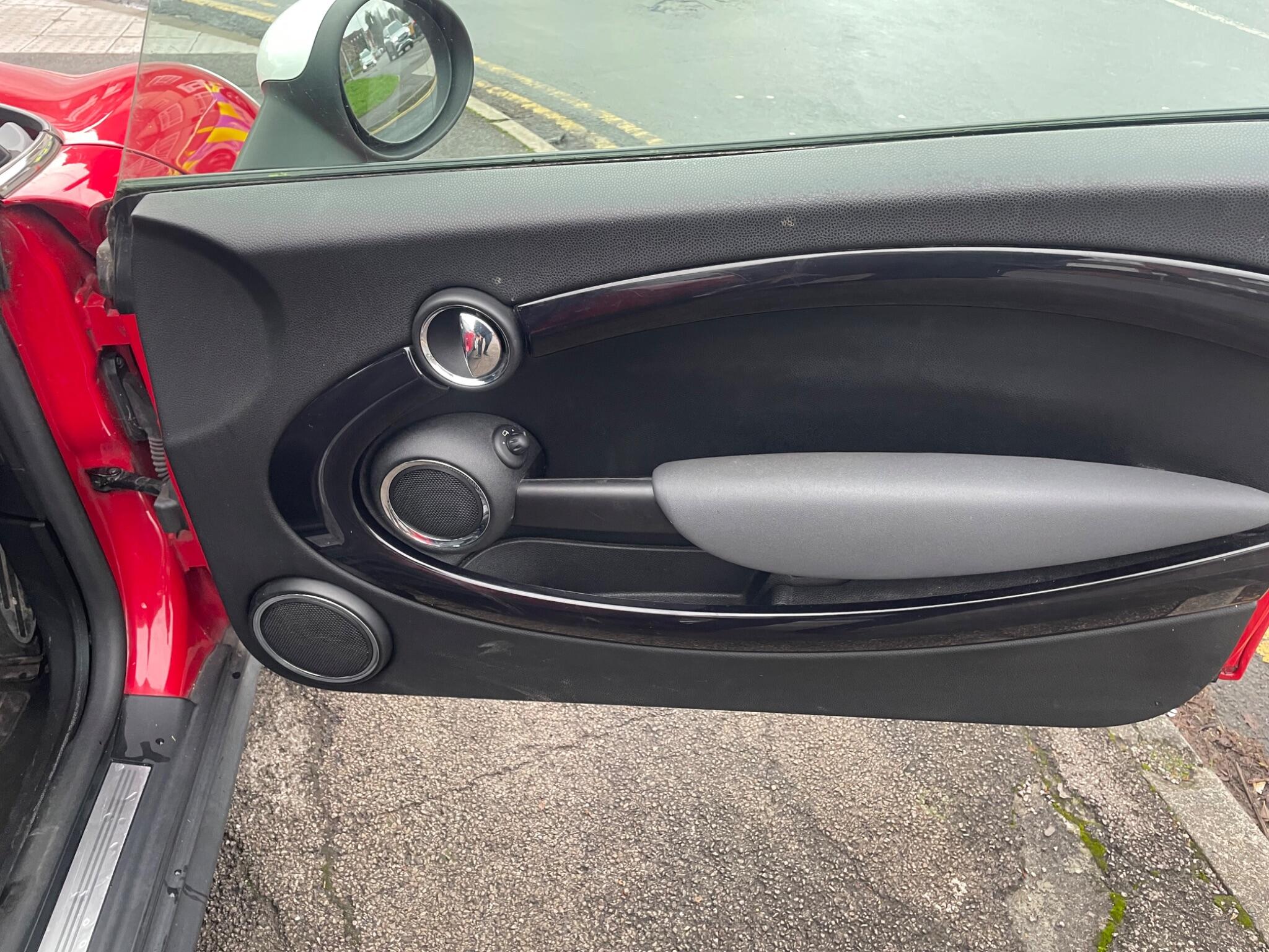 2007 MINI Hatch image 27