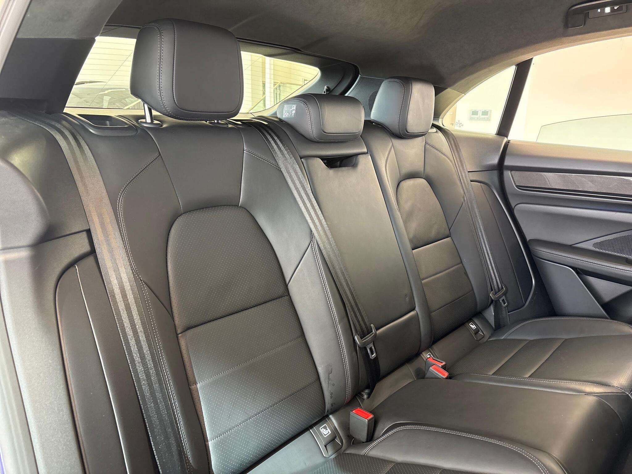 Porsche Macan view 28