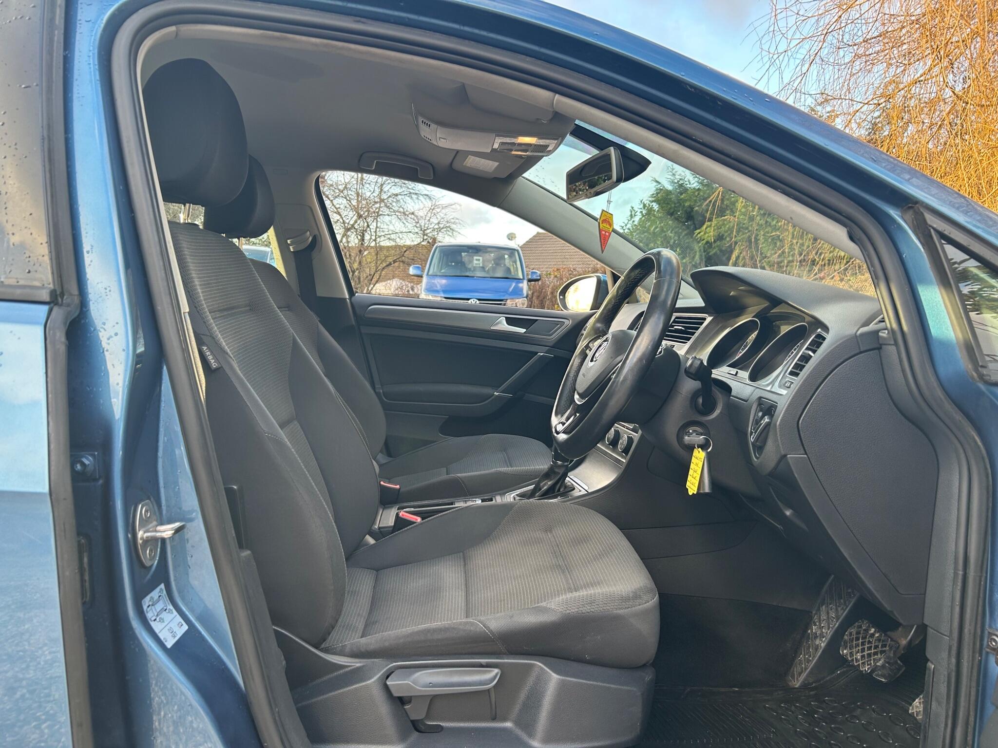 Volkswagen Golf view 31