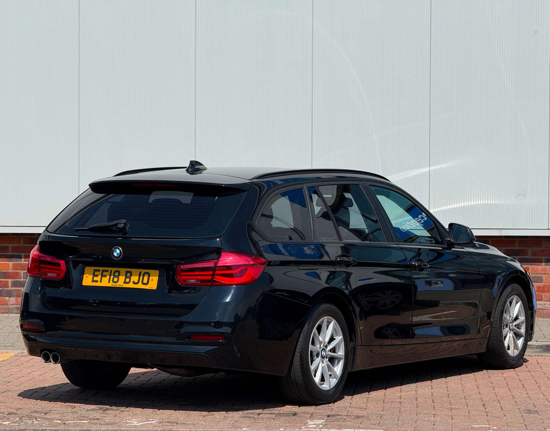 BMW 3 Series view 9