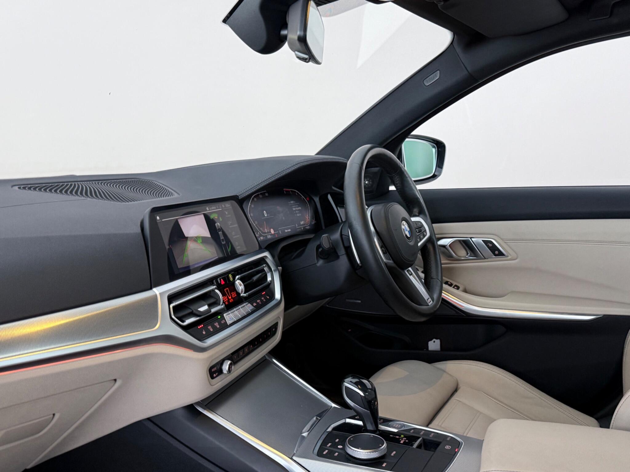 BMW 3 Series view 4