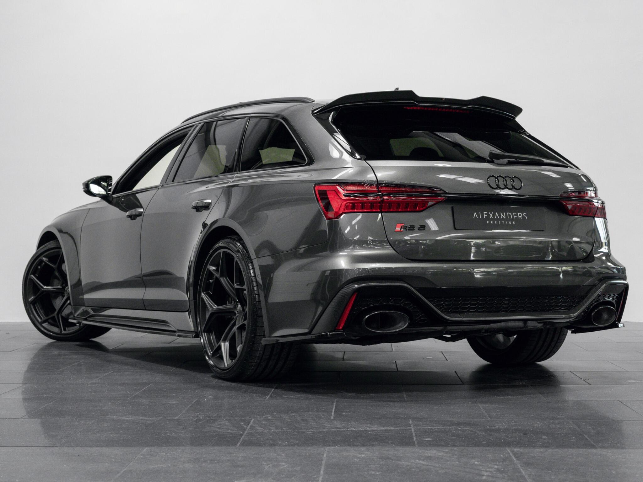 Audi RS6 Avant view 9