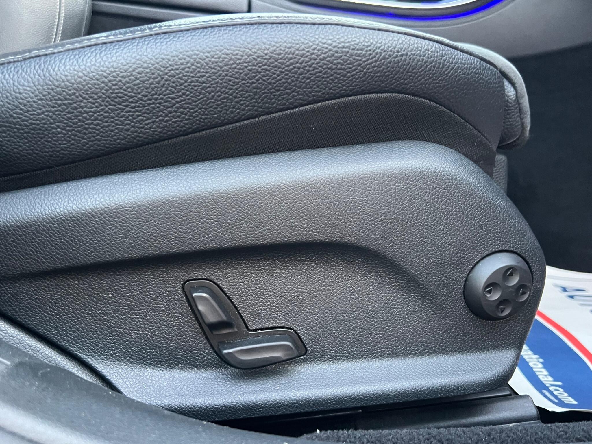 Mercedes-Benz E Class view 22