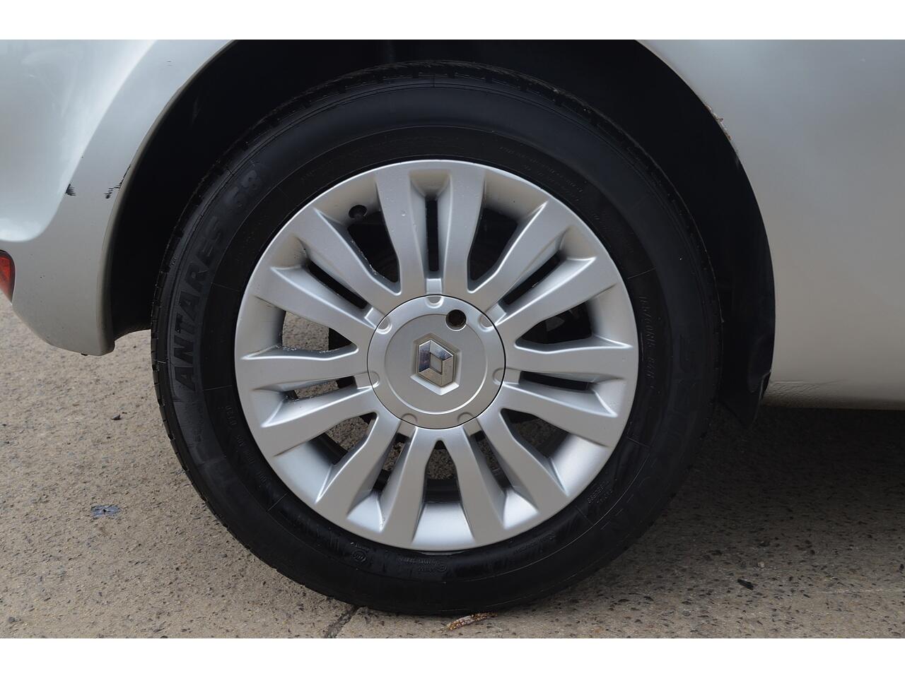 Renault Clio view 22