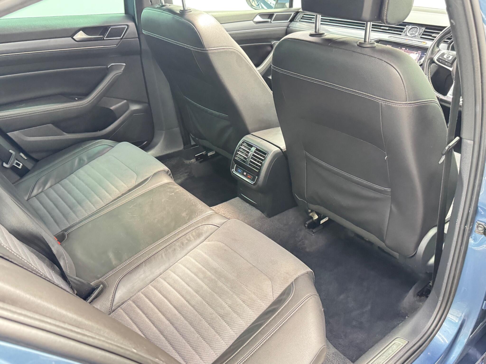 Volkswagen Passat view 43