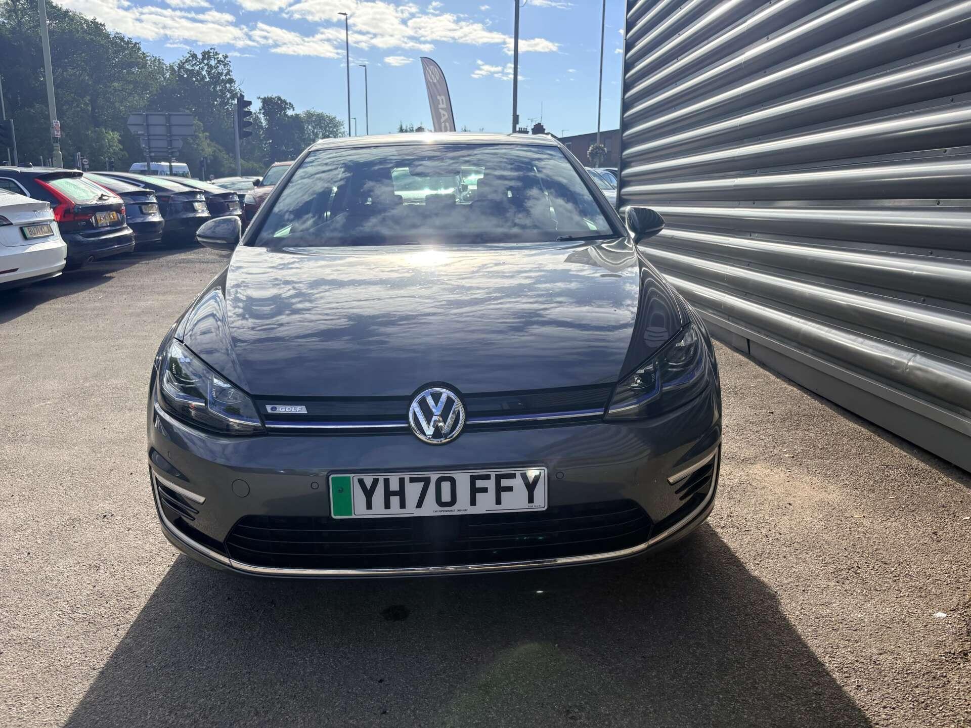 Volkswagen e-Golf view 3