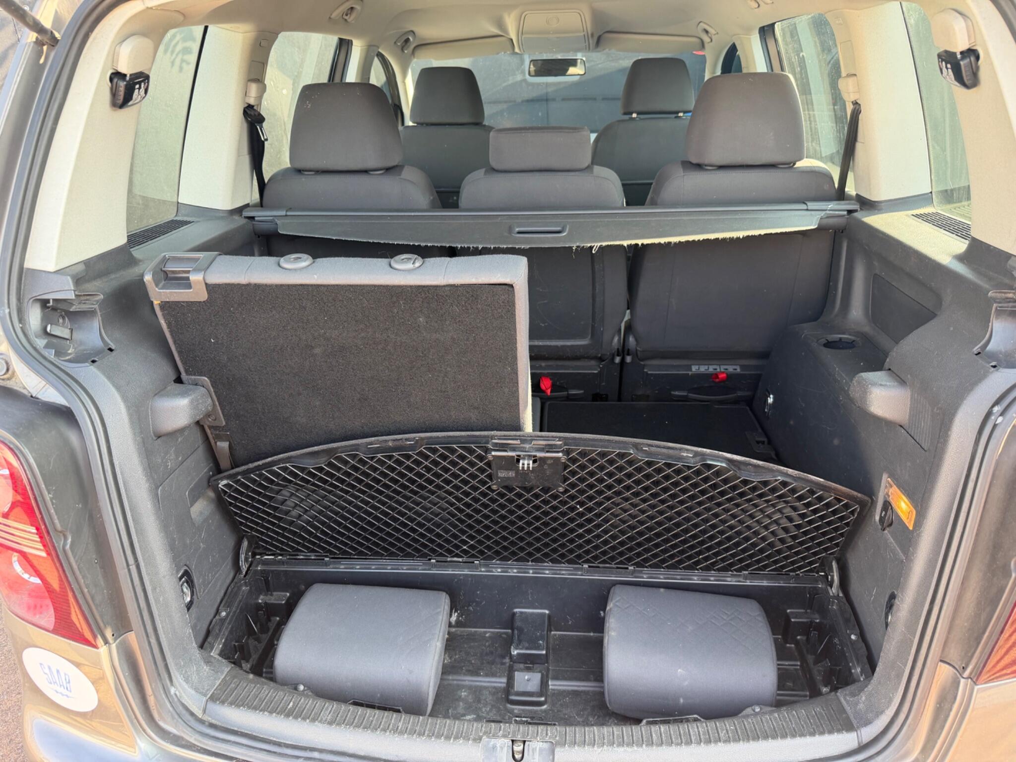 Volkswagen Touran view 8