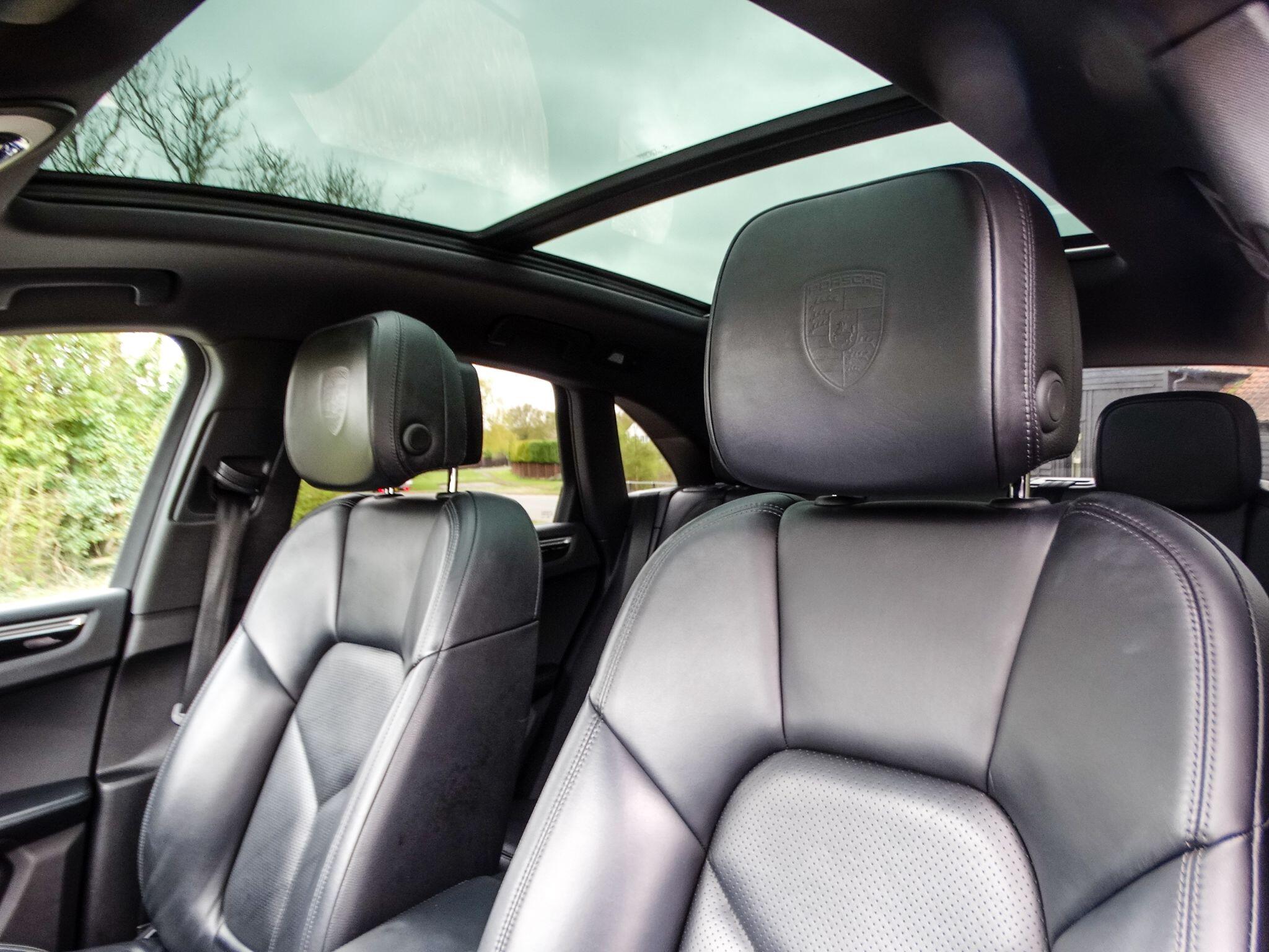Porsche Macan view 15