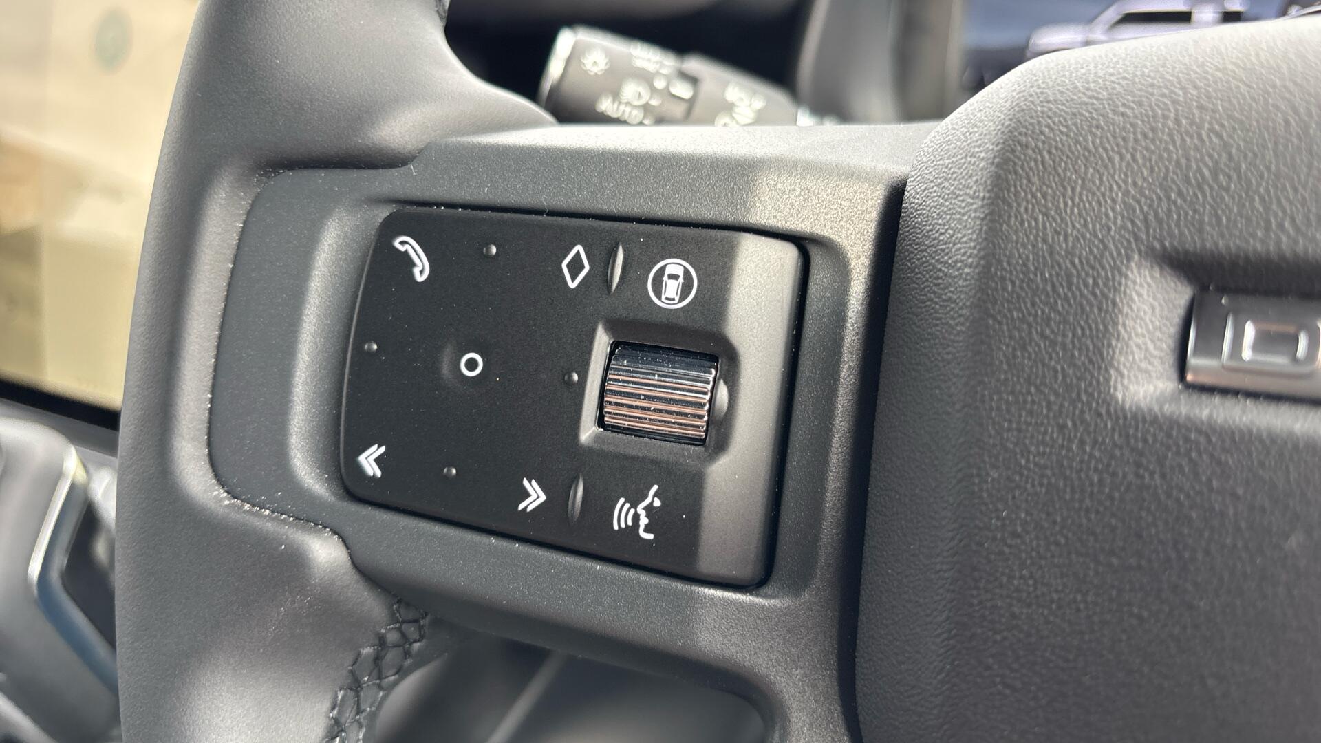 Land Rover Defender view 41