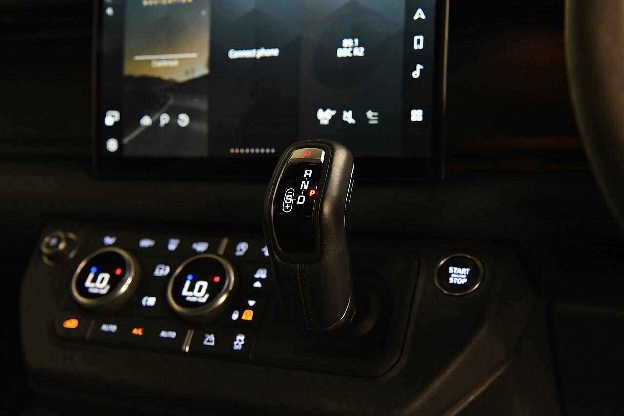 Land Rover Defender view 15