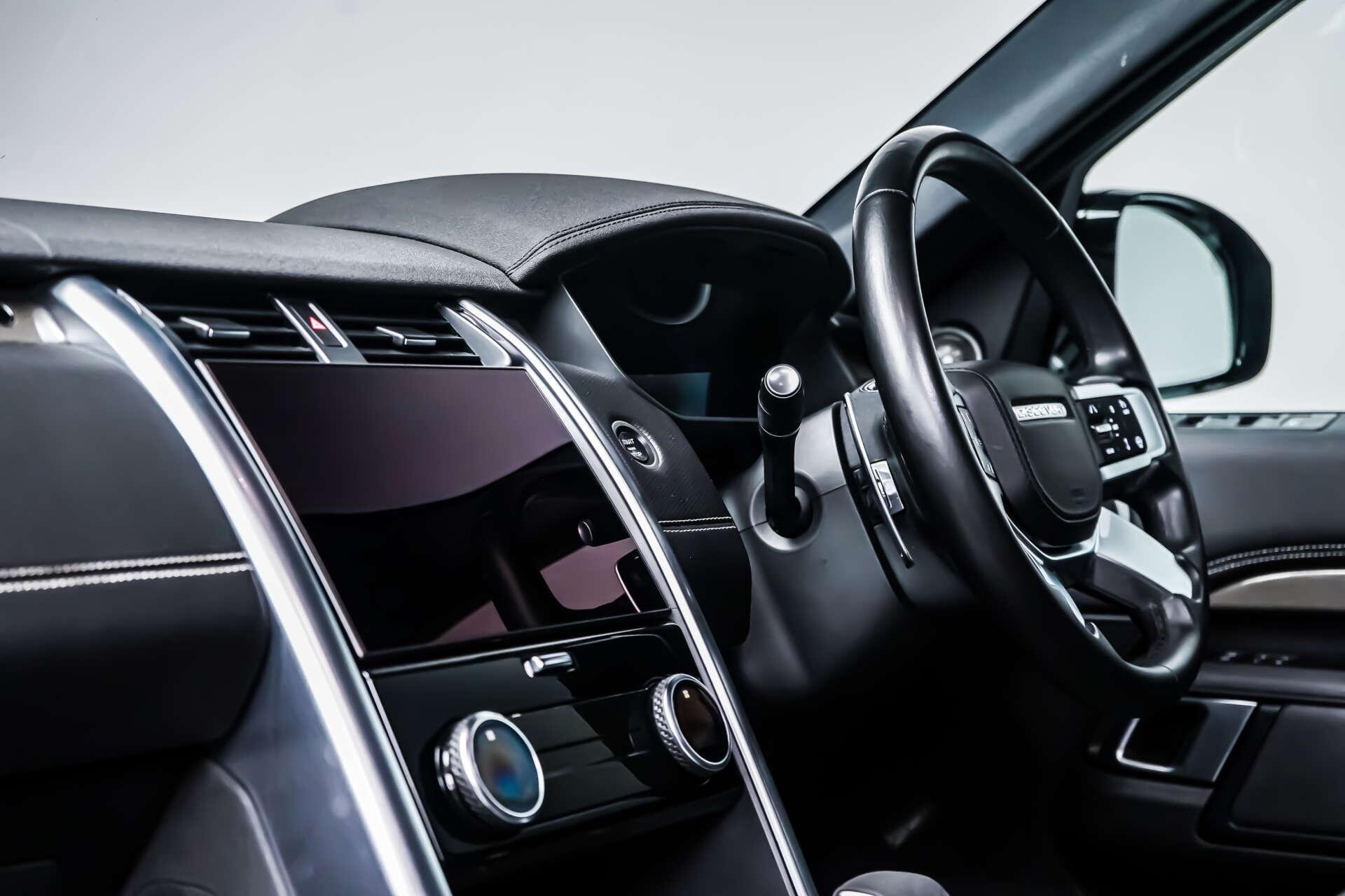 Land Rover Discovery view 20