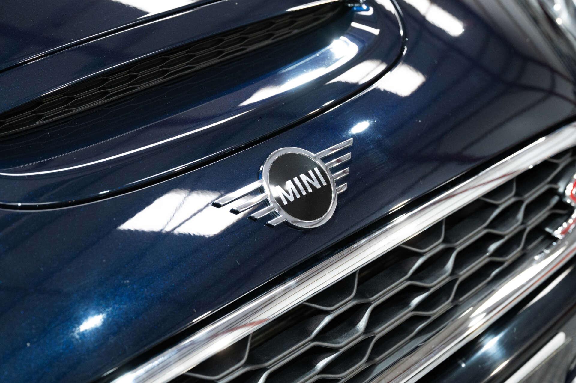 Mini Convertible view 15