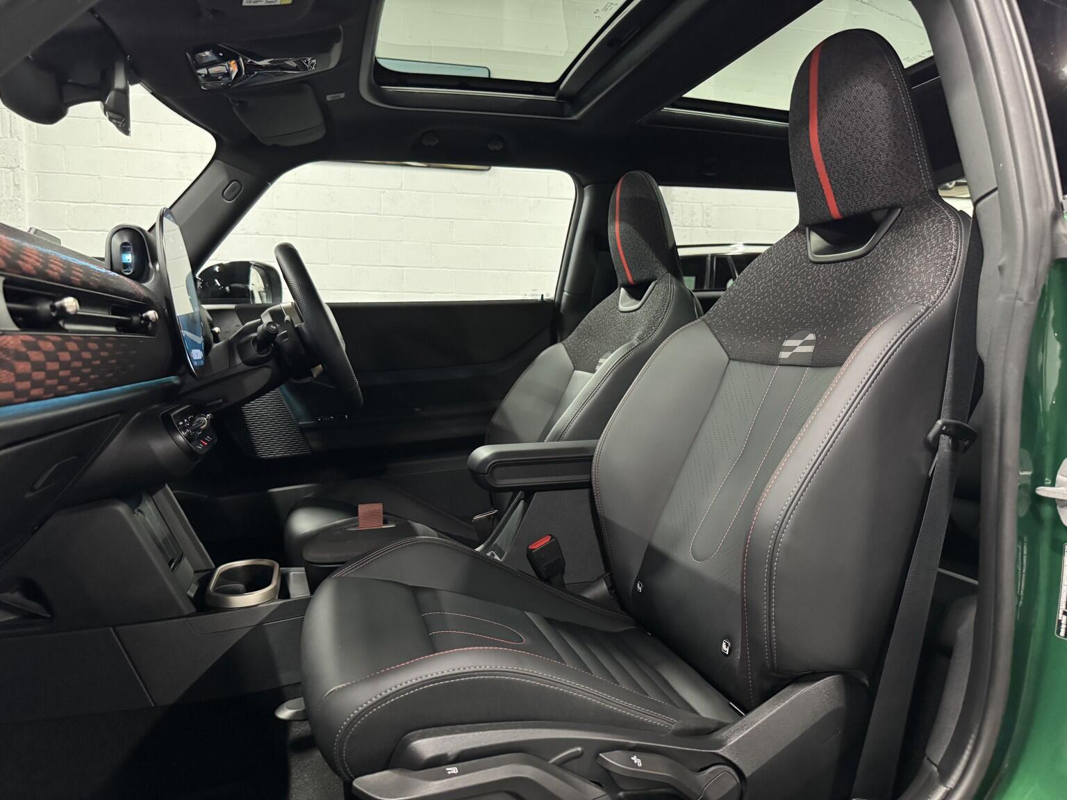 Mini Cooper Cooper view 3