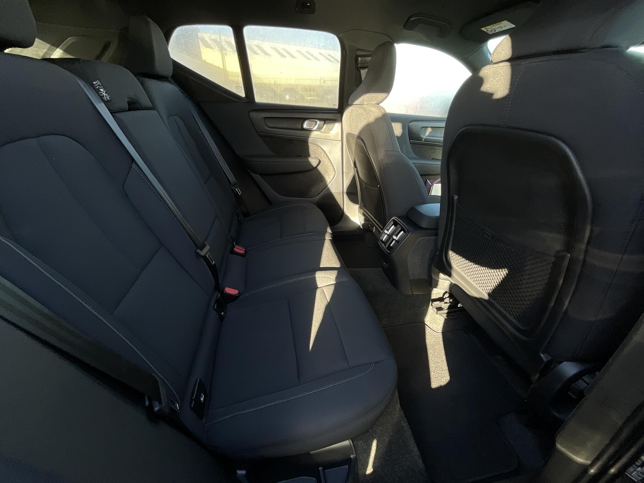 Volvo XC40 view 12