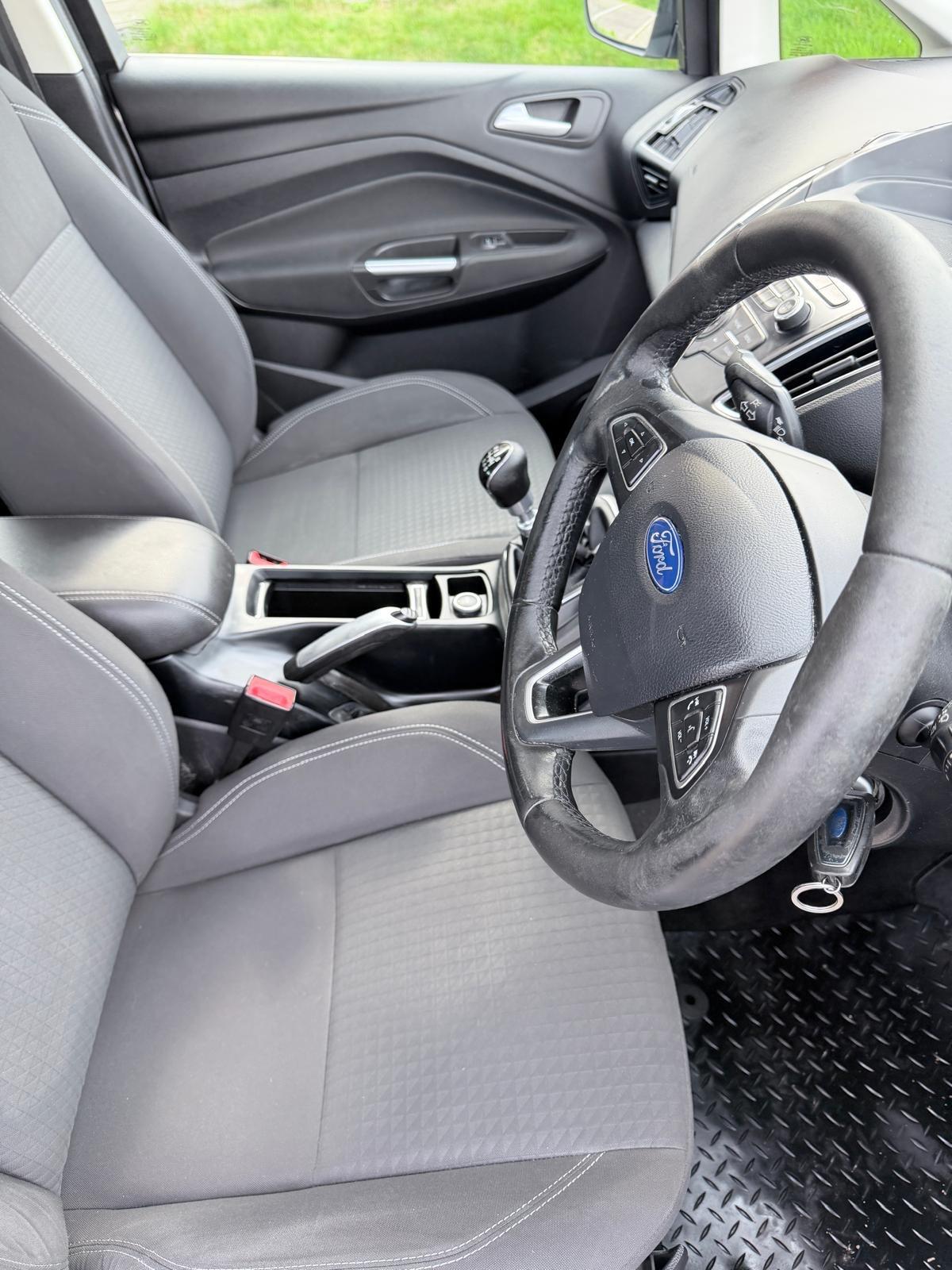 Ford Grand C-Max view 3