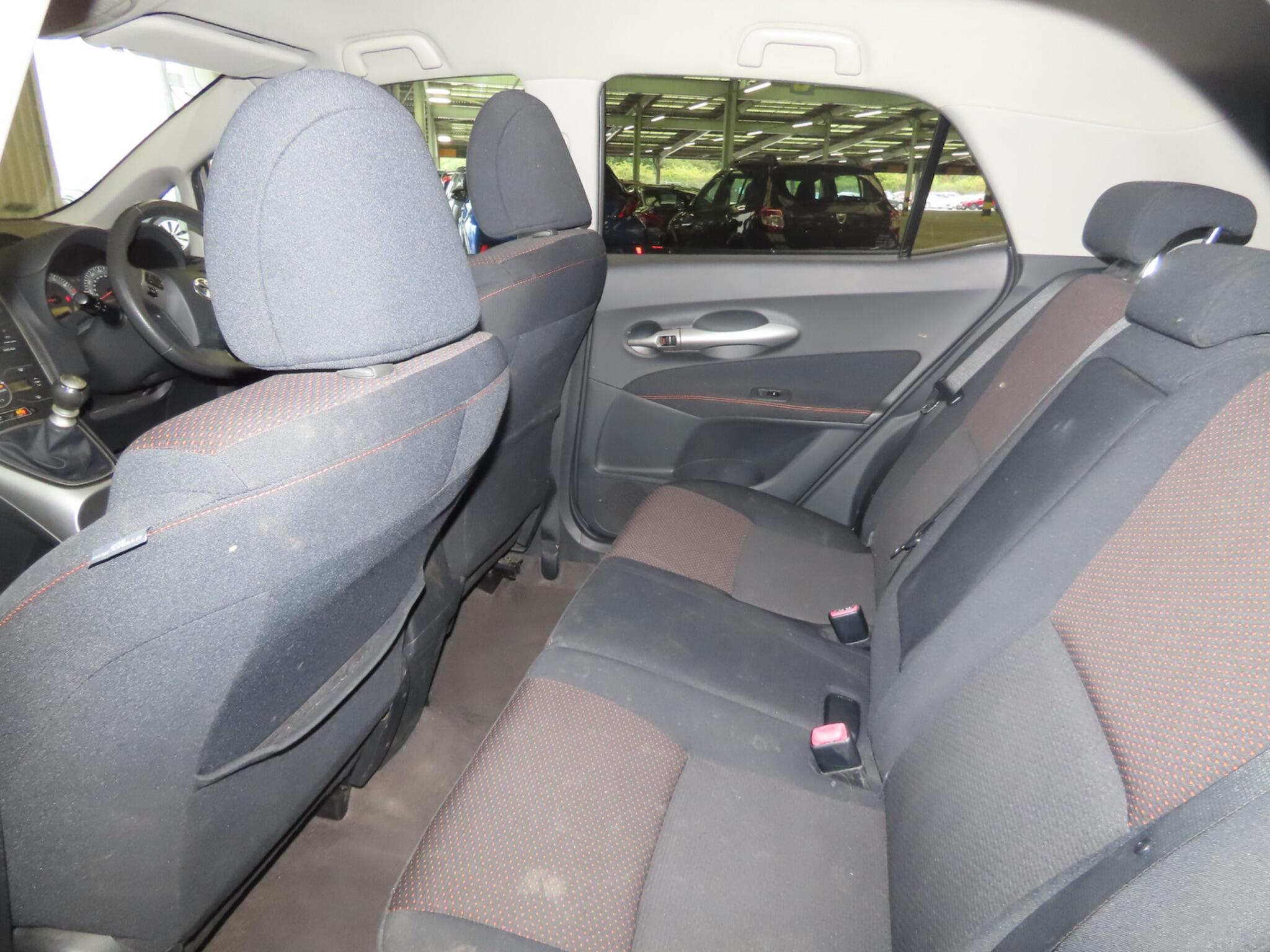Toyota Auris view 9