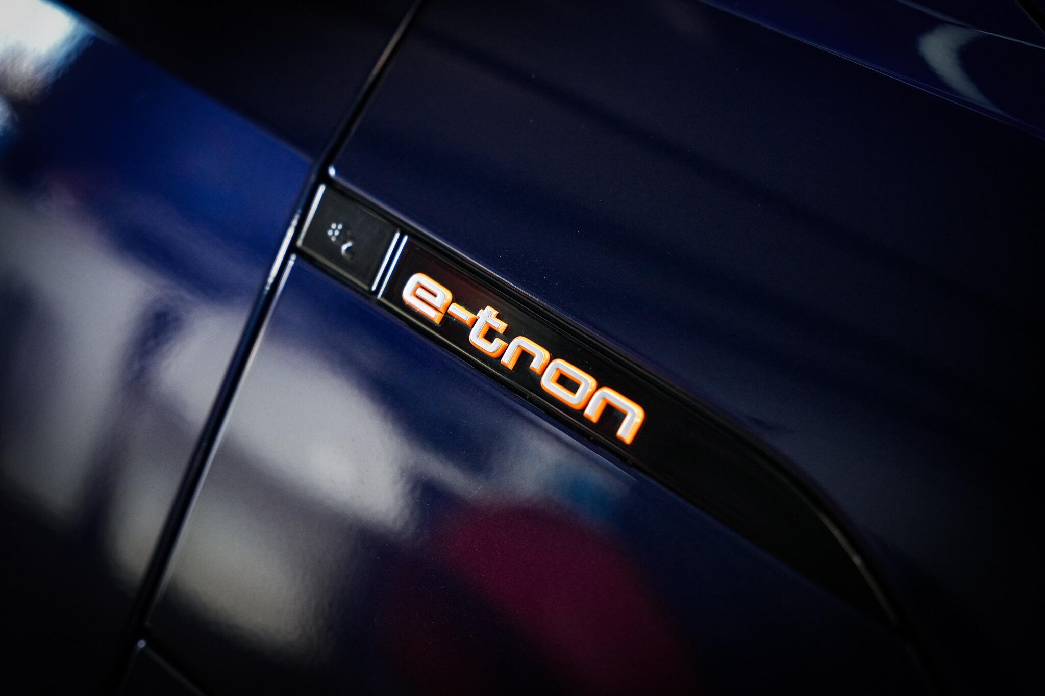 Audi E-Tron view 35