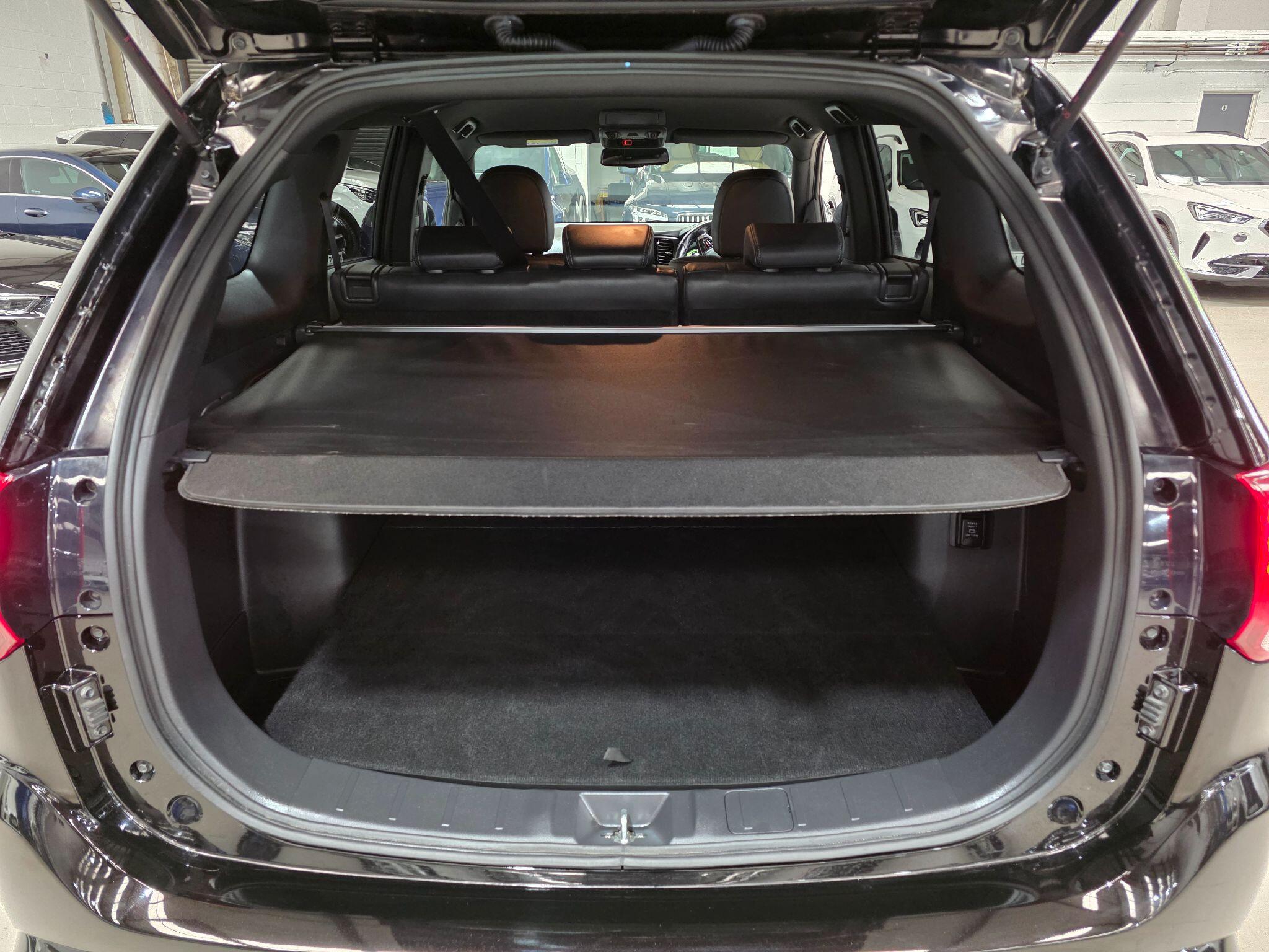 Mitsubishi Outlander view 27