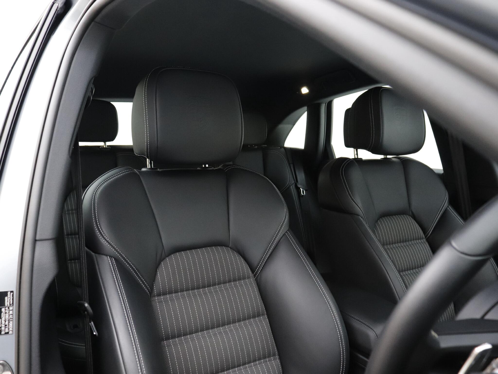 Porsche Macan view 26
