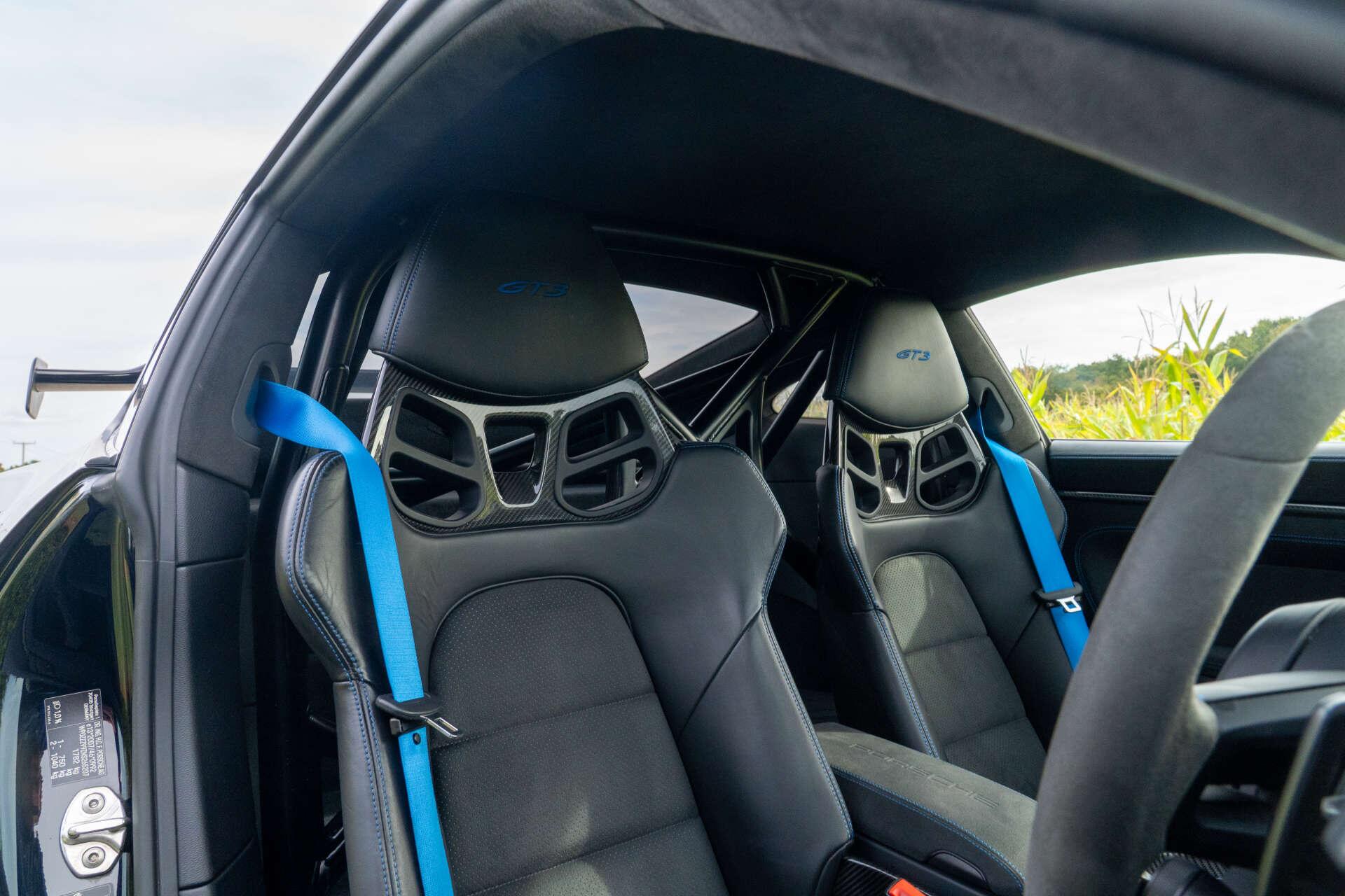 Porsche 911 view 11
