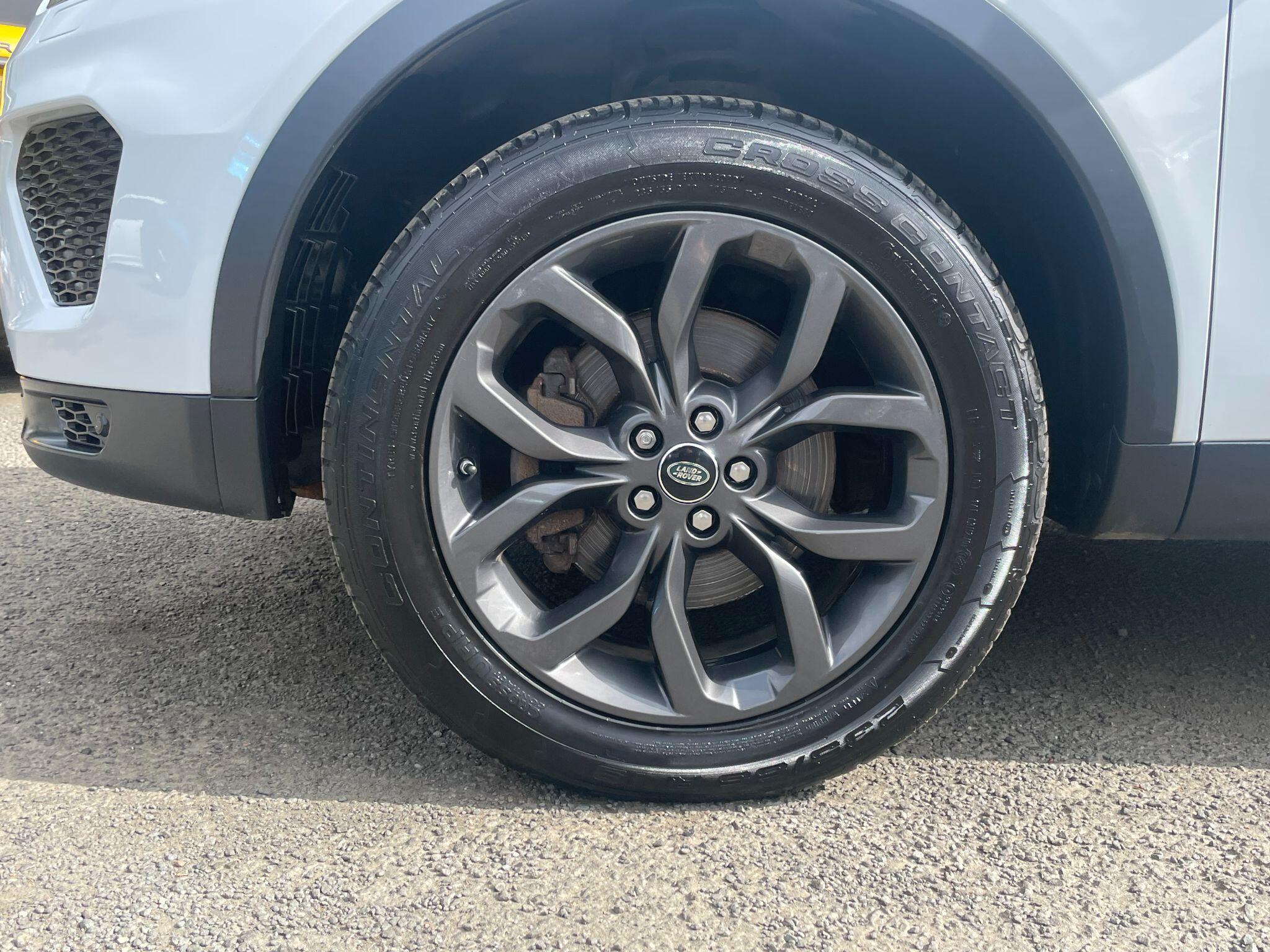 Land Rover Discovery Sport view 8
