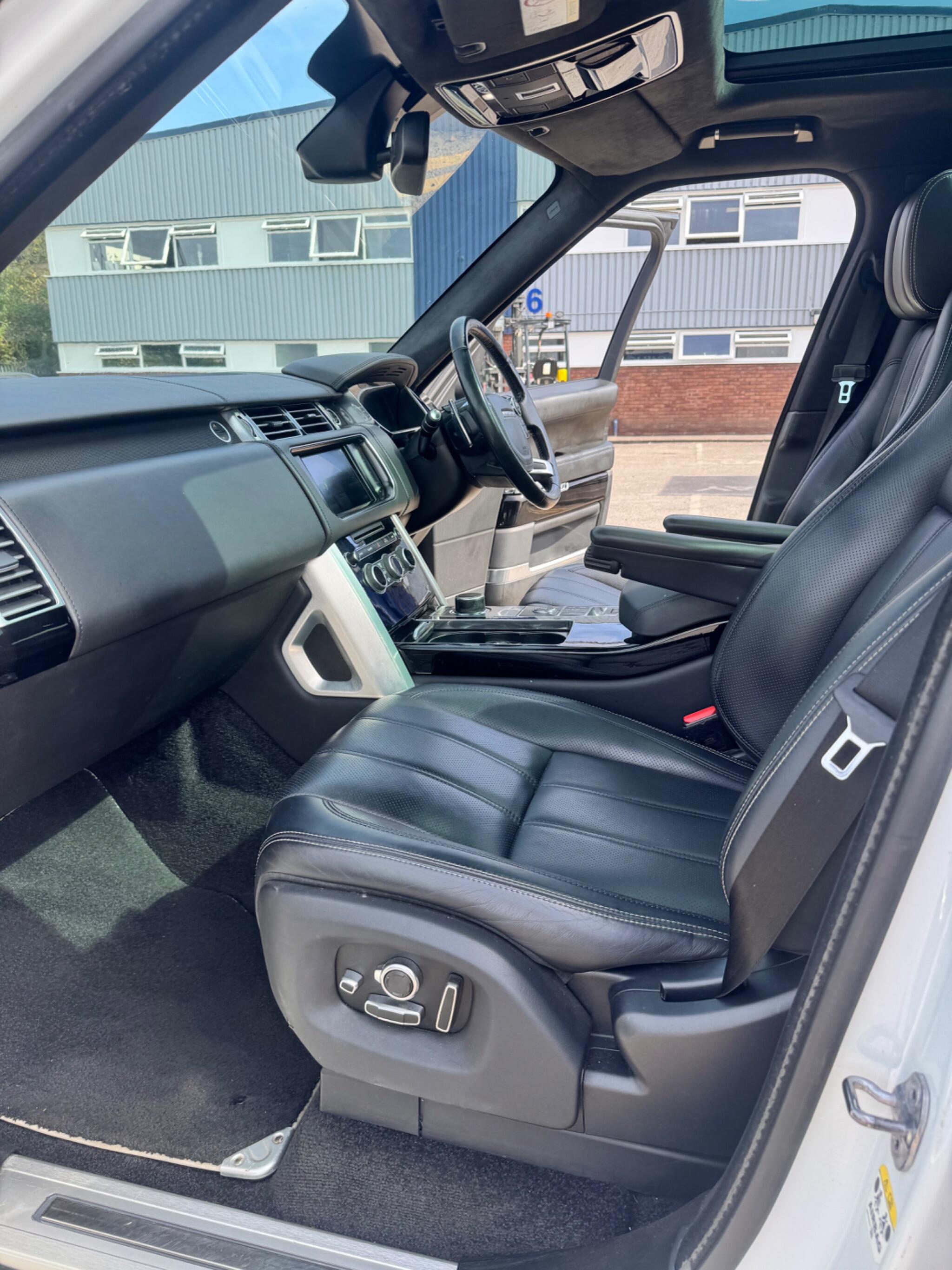 Land Rover Range Rover view 52