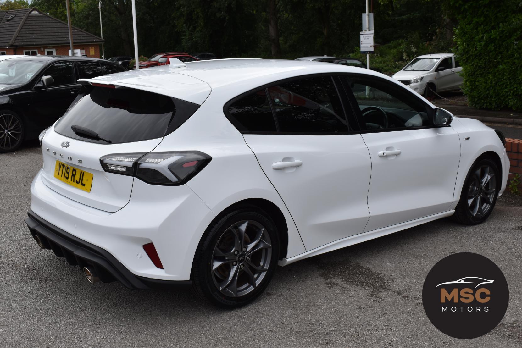 Ford Focus view 17