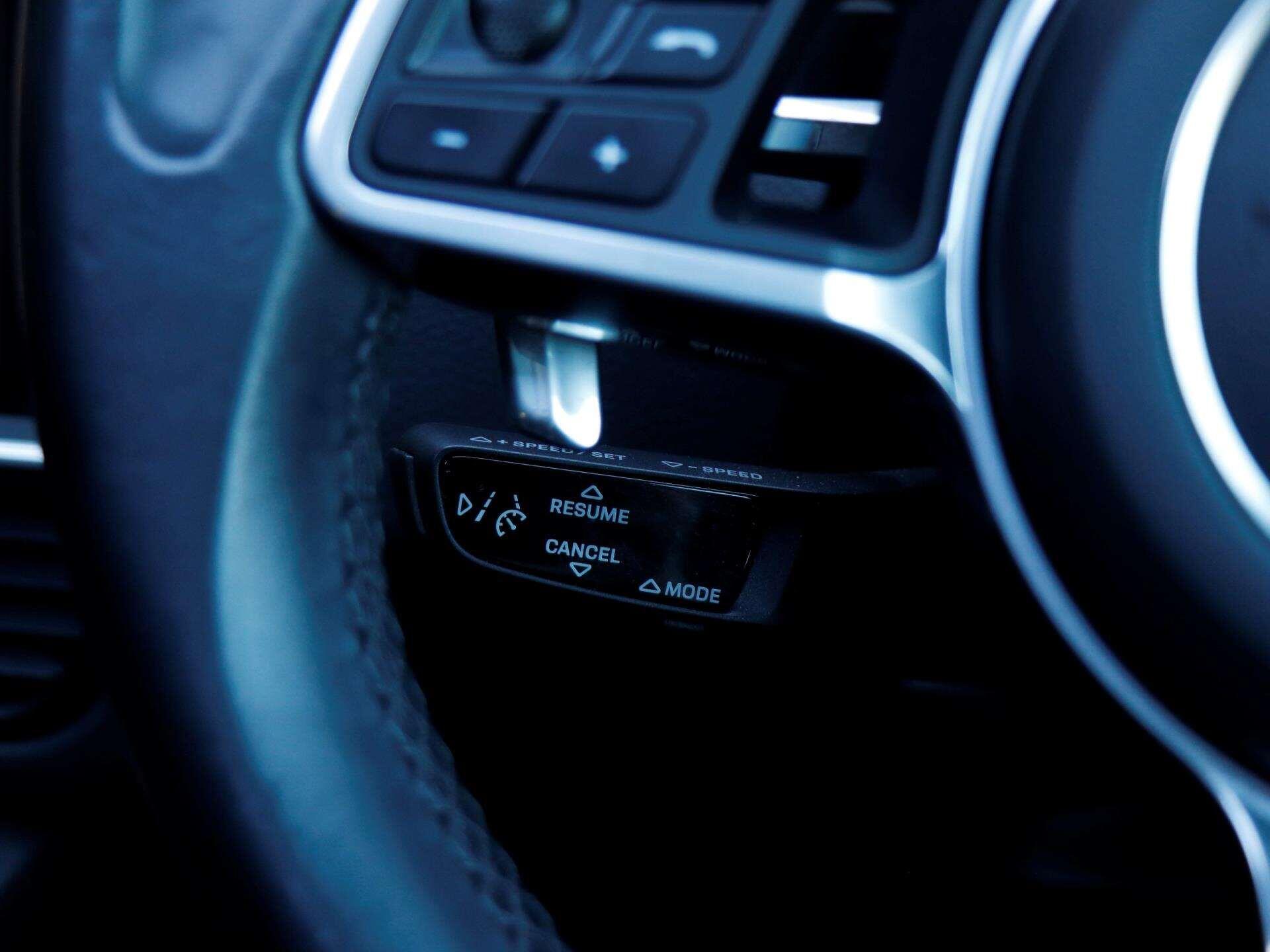 Porsche Cayenne view 19