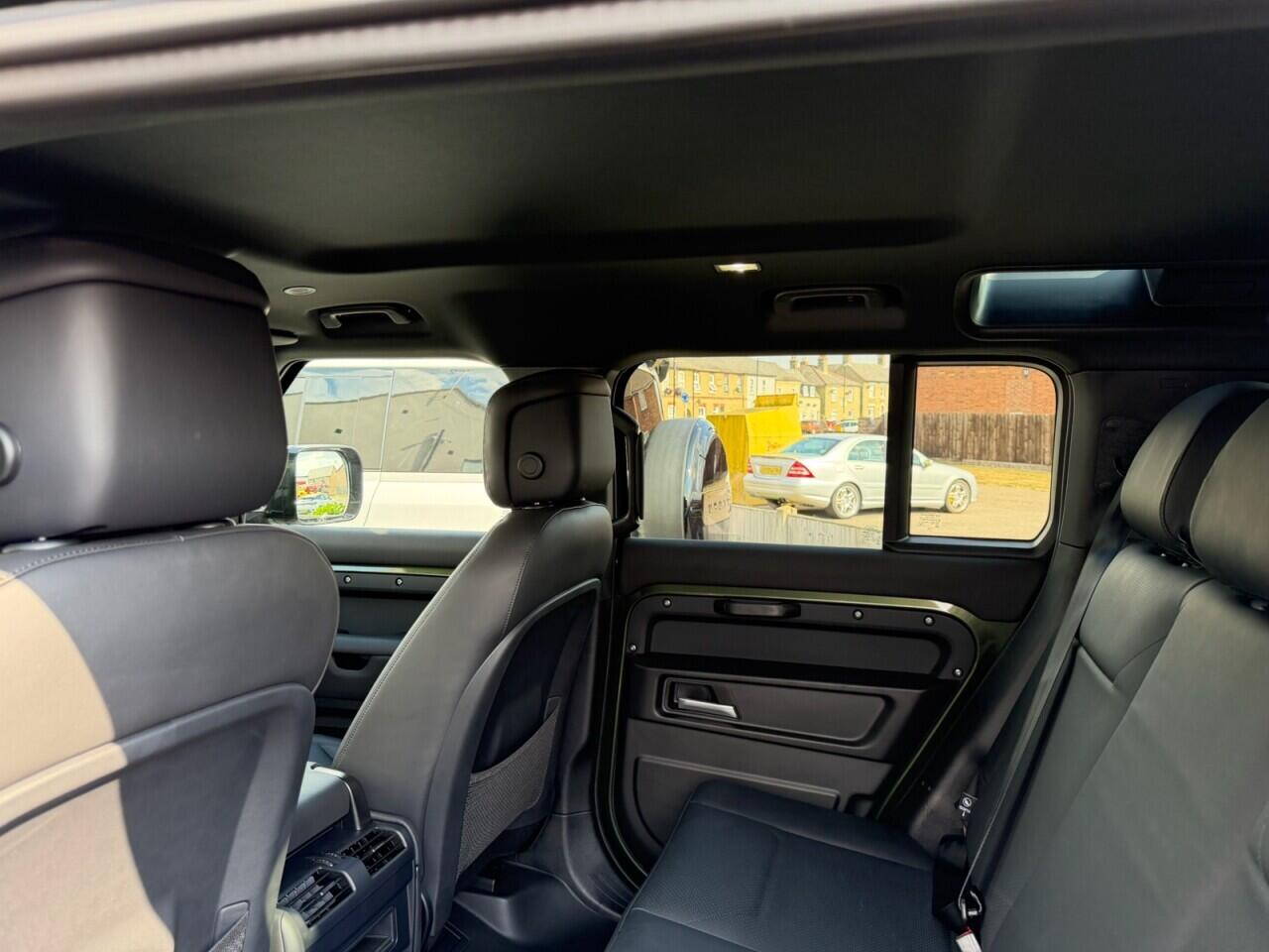 Land Rover Defender 110 view 4