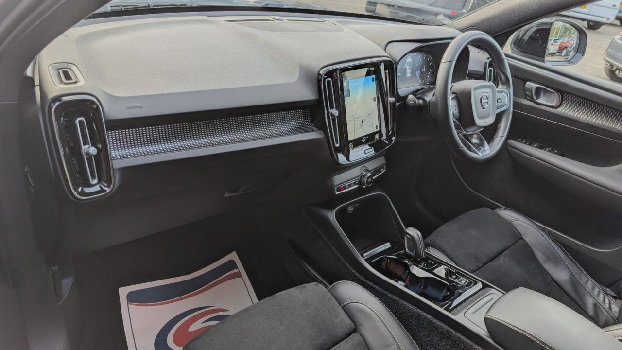 Volvo XC40 view 11