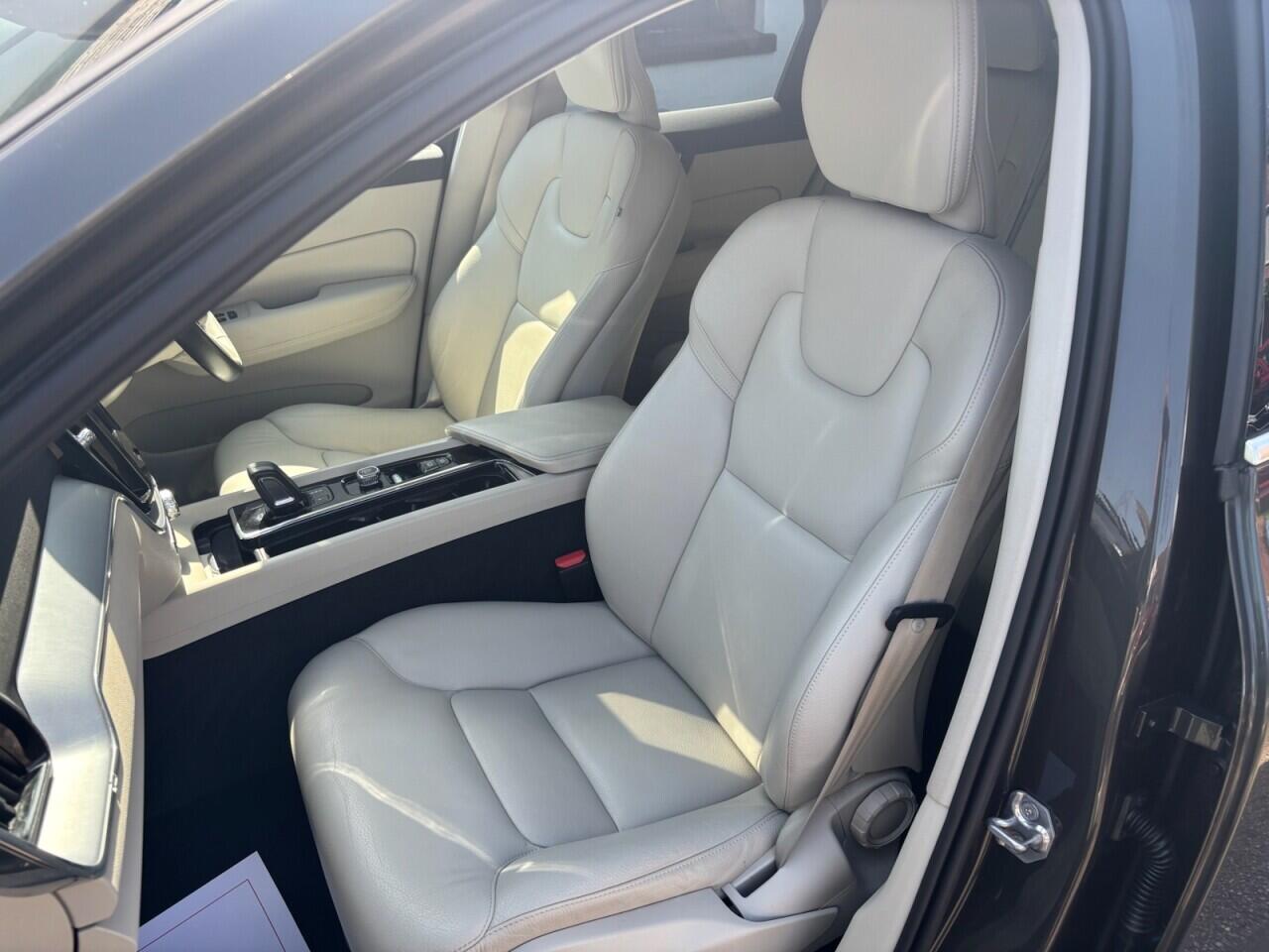 Volvo XC60 view 11