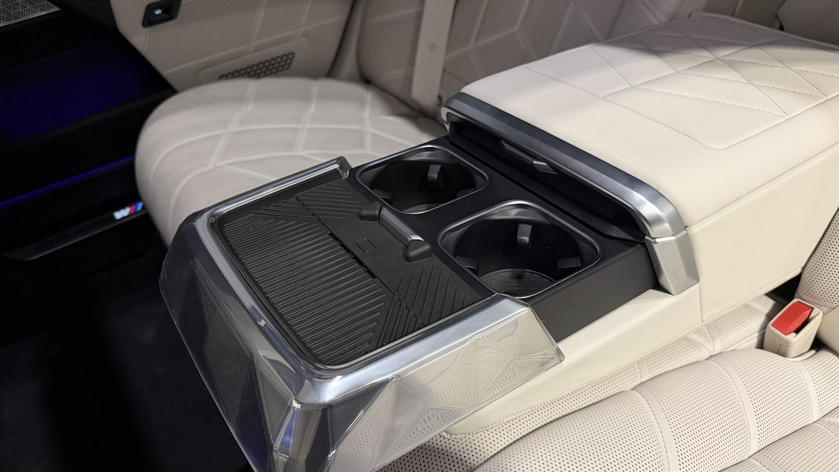 BMW i7 view 14