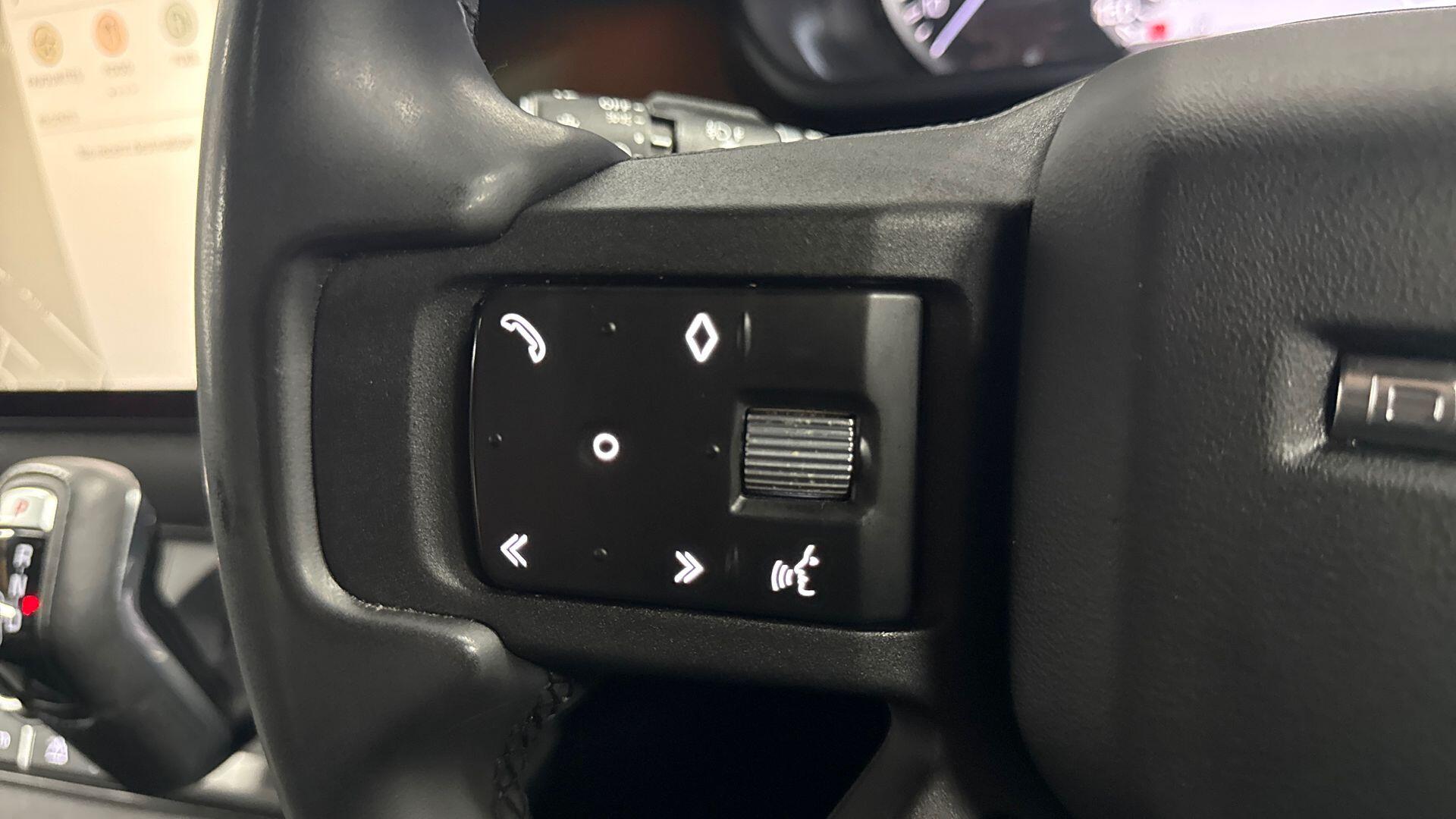Land Rover Defender view 28